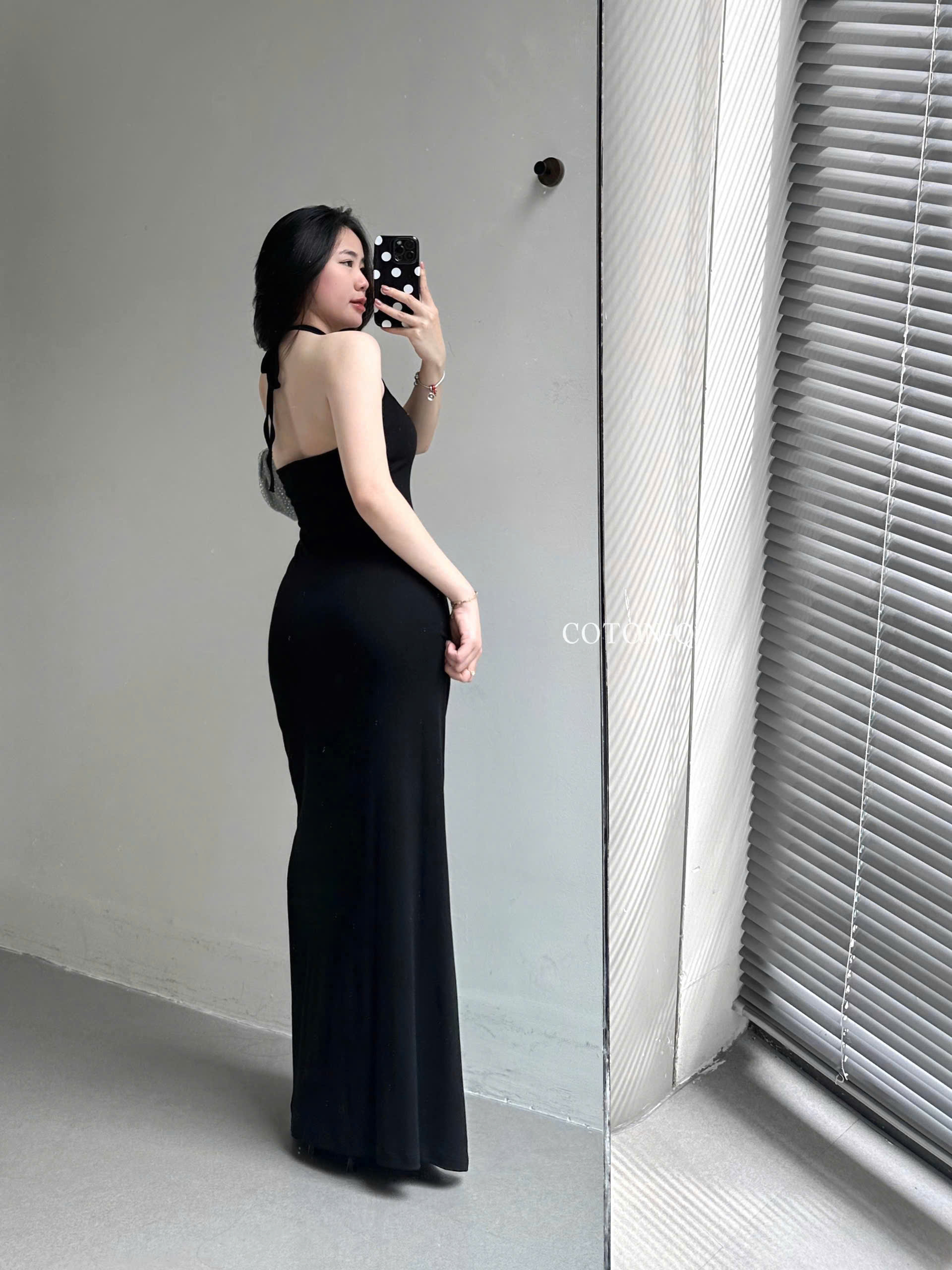 Đầm thun dài cổ yếm đen_thumbnail_7