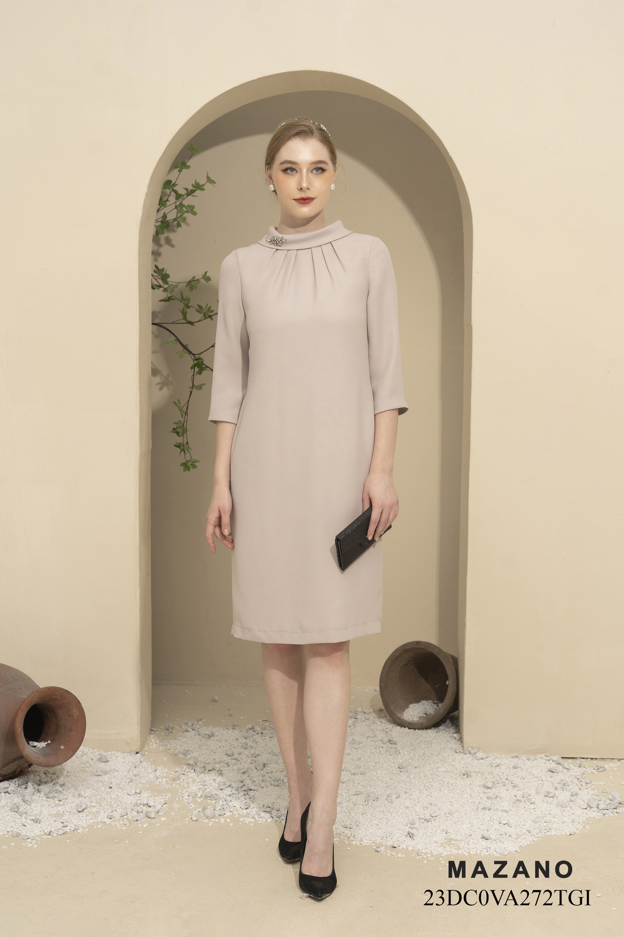 Đầm cổ giếng đính hạt cổ điển