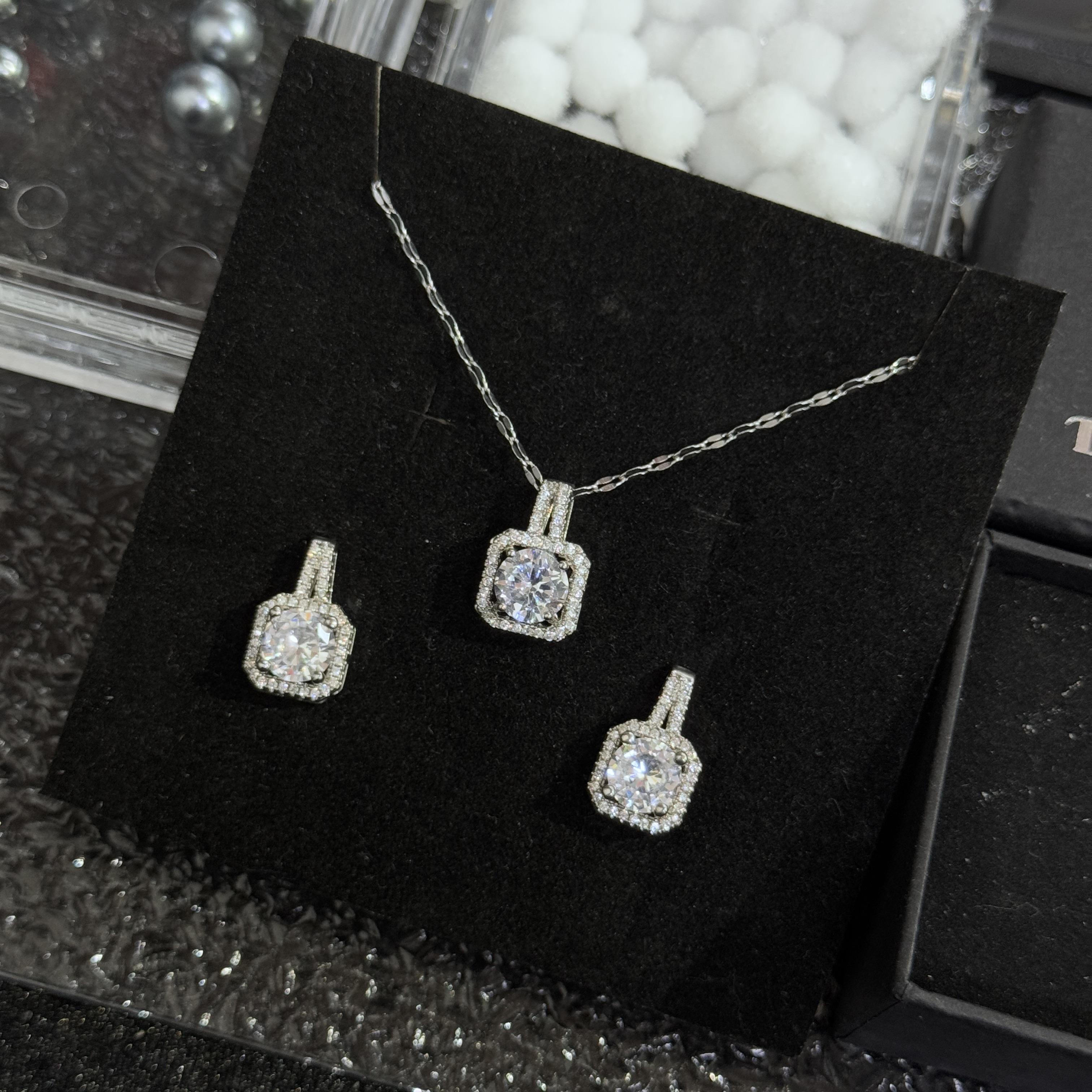 bộ dây chuyền kèm khuyên tai kim cương chấu trụ viền vuông mạ bạc _thumbnail_1