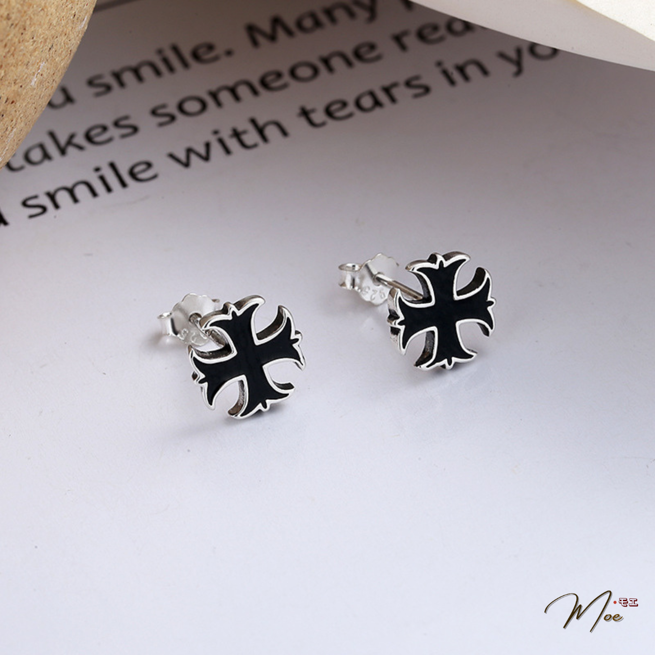 K266 - Khuyên tai thánh giá đen gothic