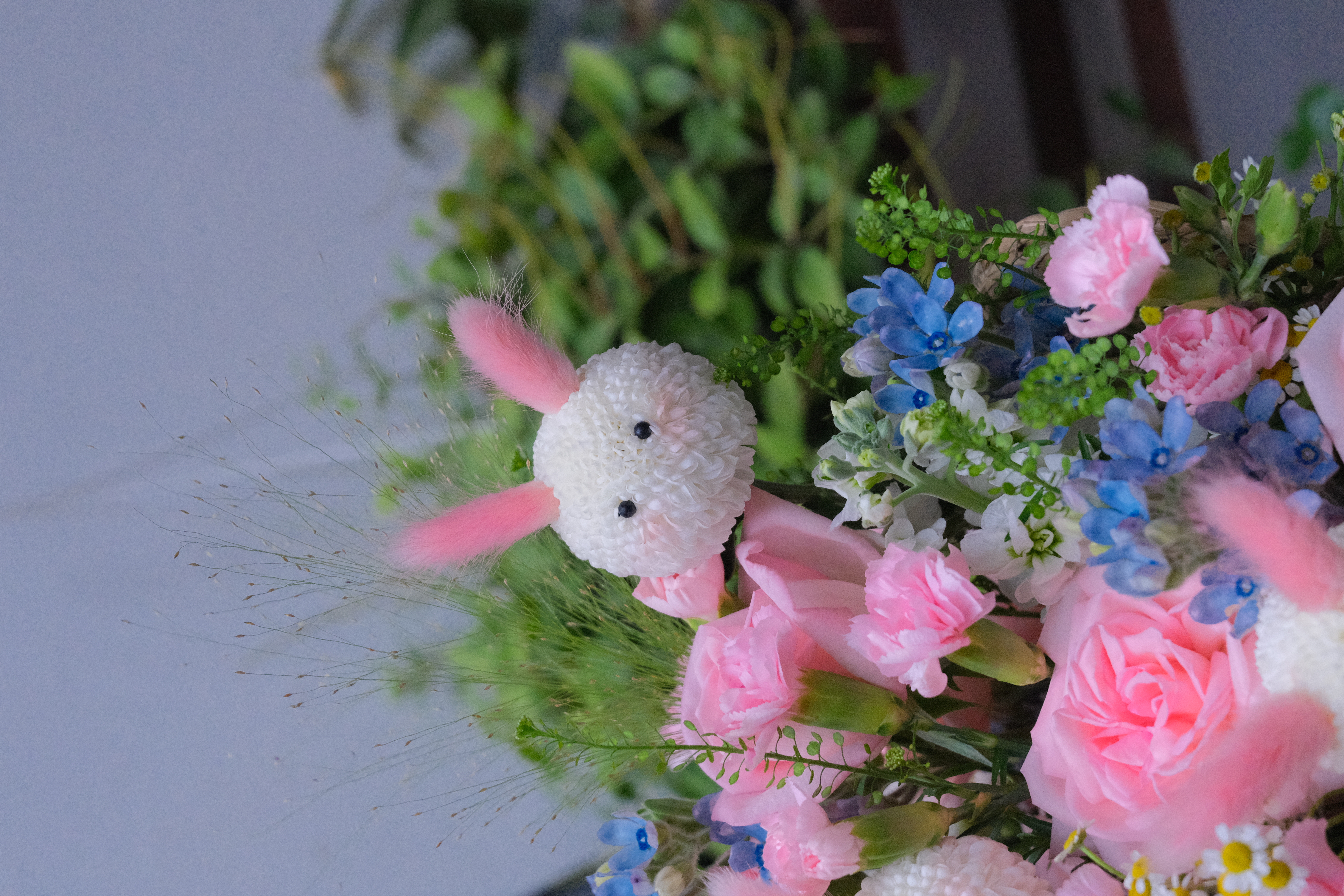 Sweet Bunny Surprise - Giỏ hoa thỏ hồng_thumbnail_3