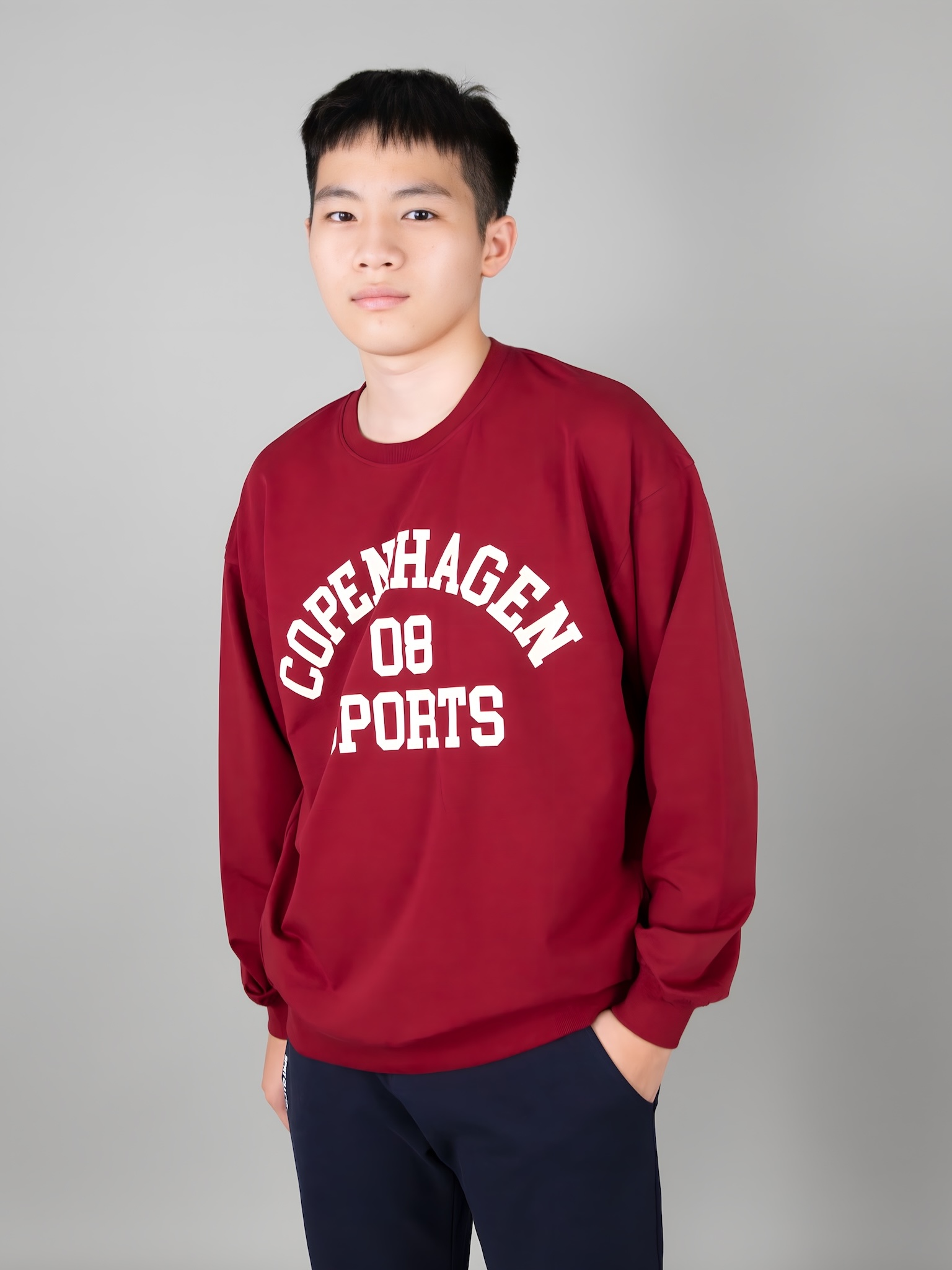 Áo nỉ cổ tròn đỏ Bordeaux in chữ copenhagen