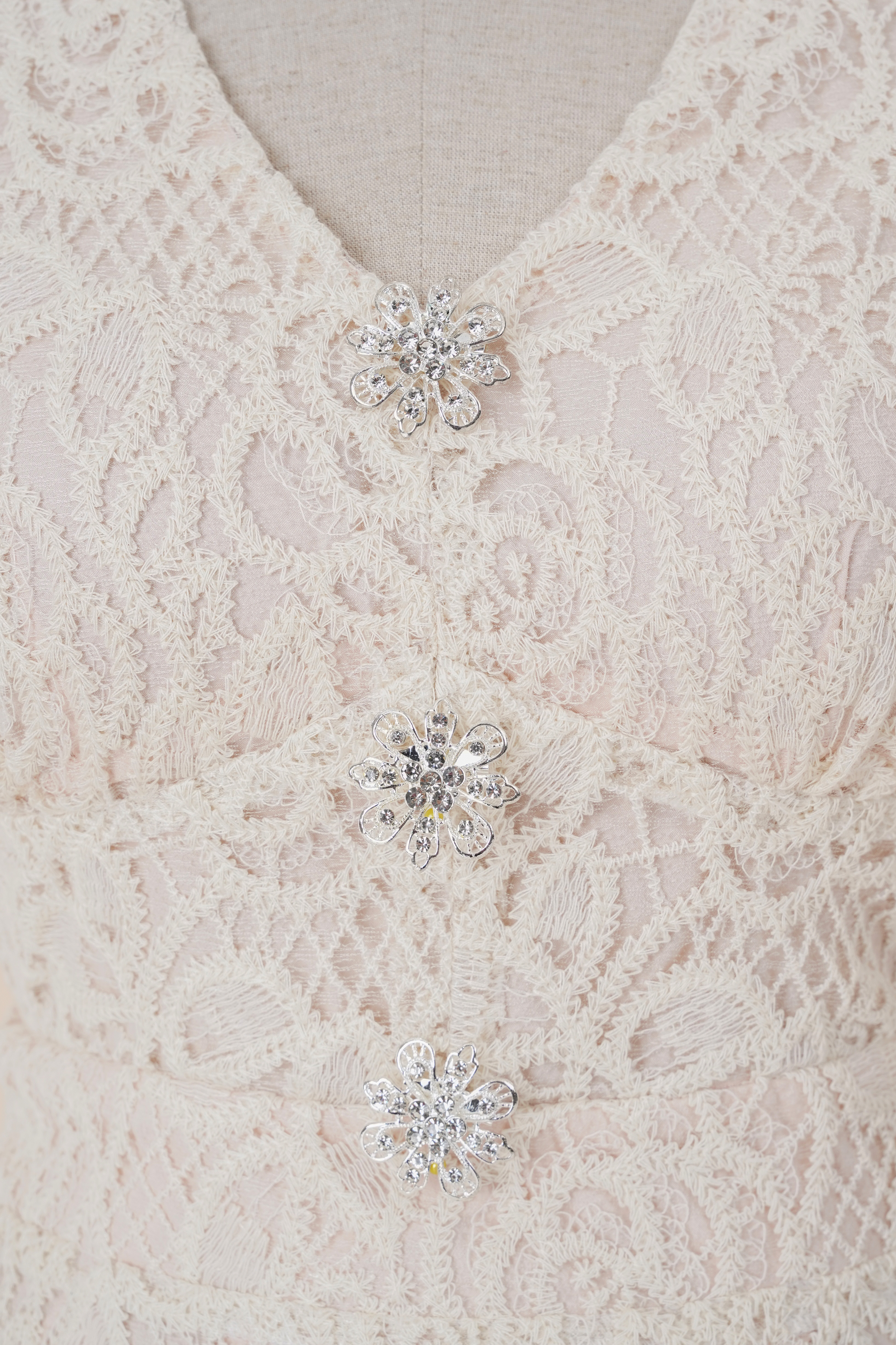 Đầm Xoè Ren Cúc Đá TB_thumbnail_3