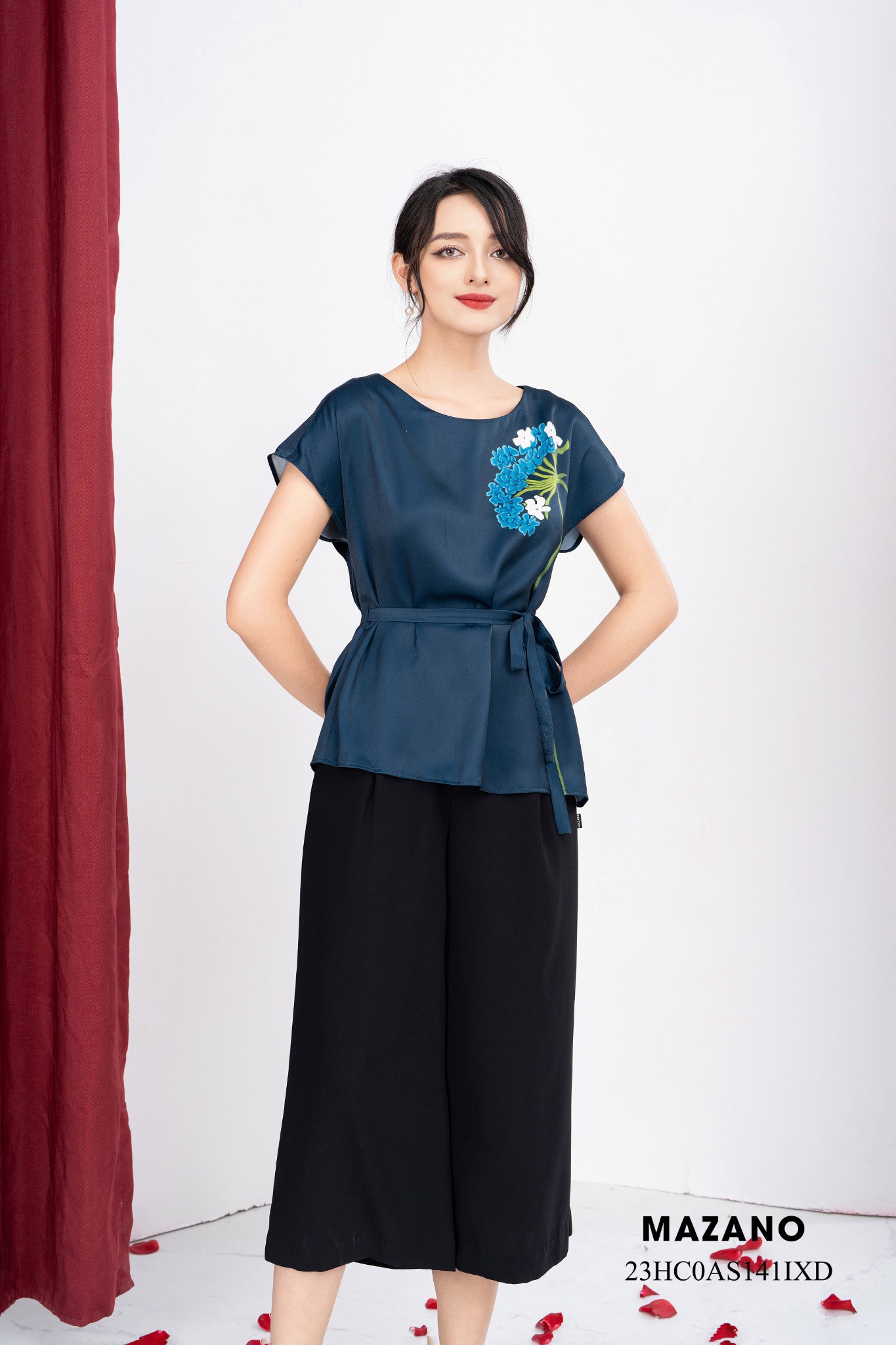 Áo top xanh thắt đai in họa tiết 23HC0AS141IXD