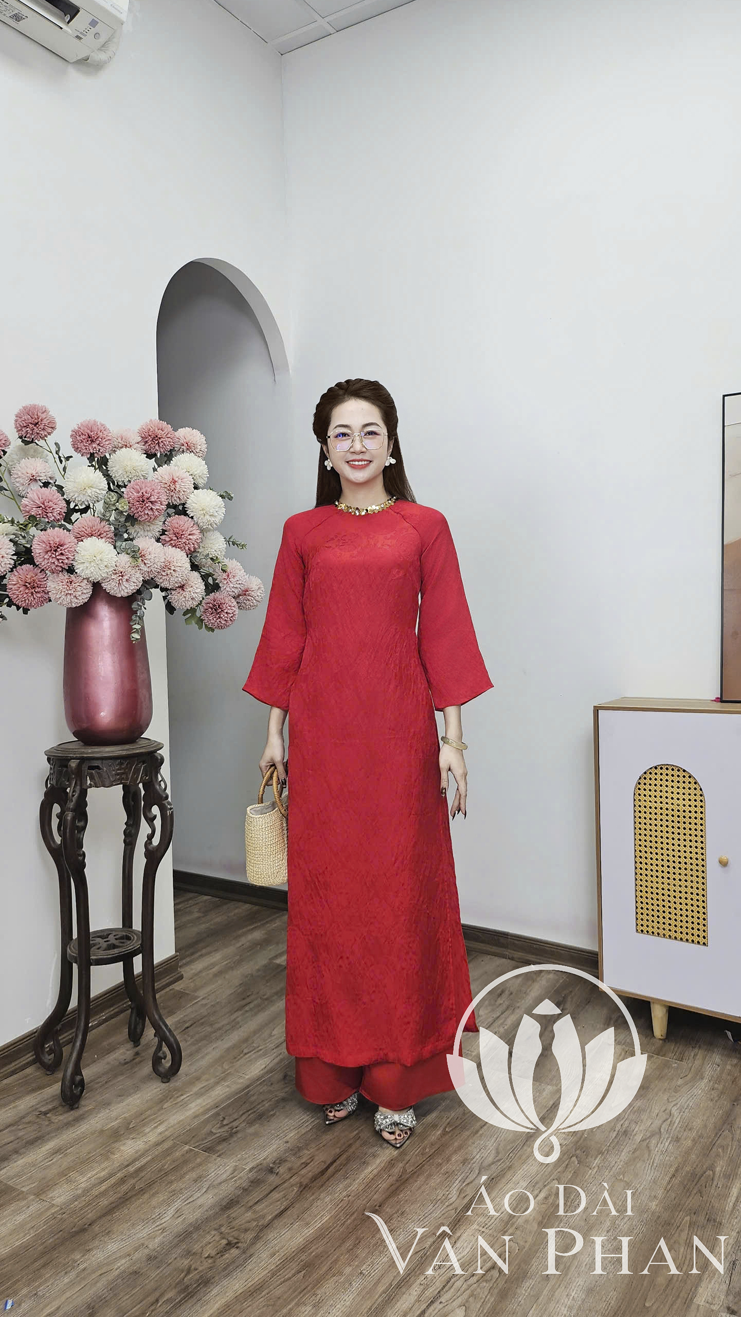 CT371 áo dài cách tân cổ khít tay loe tơ tằm đỏ tươi_thumbnail_2