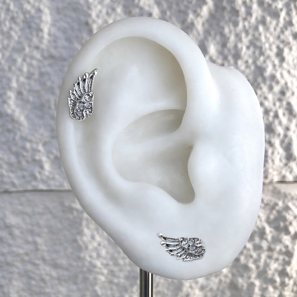 Khuyên kiểu cánh 5 đá bi tai trái