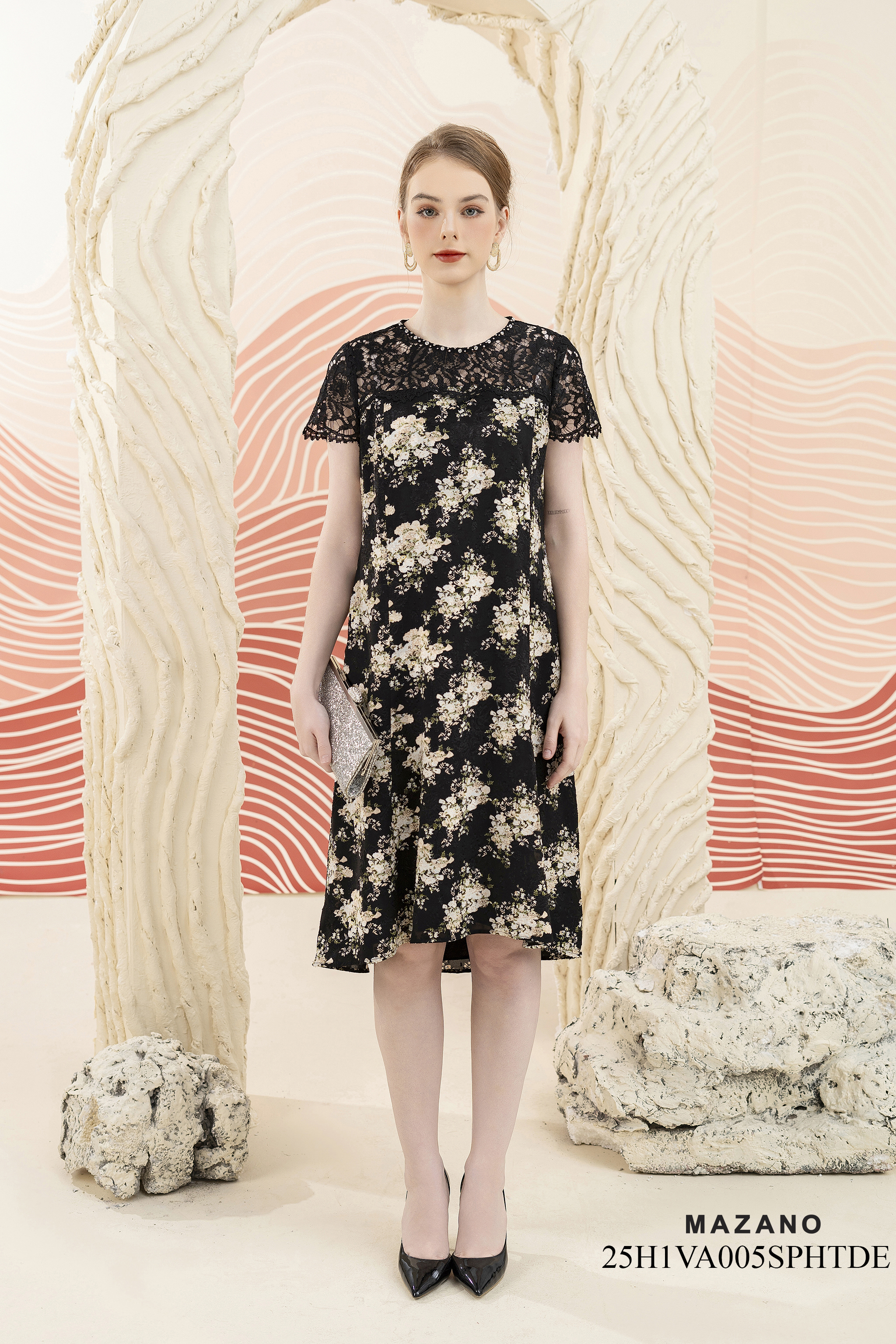 Váy Đầm Suông Vải voan phối ren Đính đá thủ công Cổ tròn Tay ngắn Dài qua gối