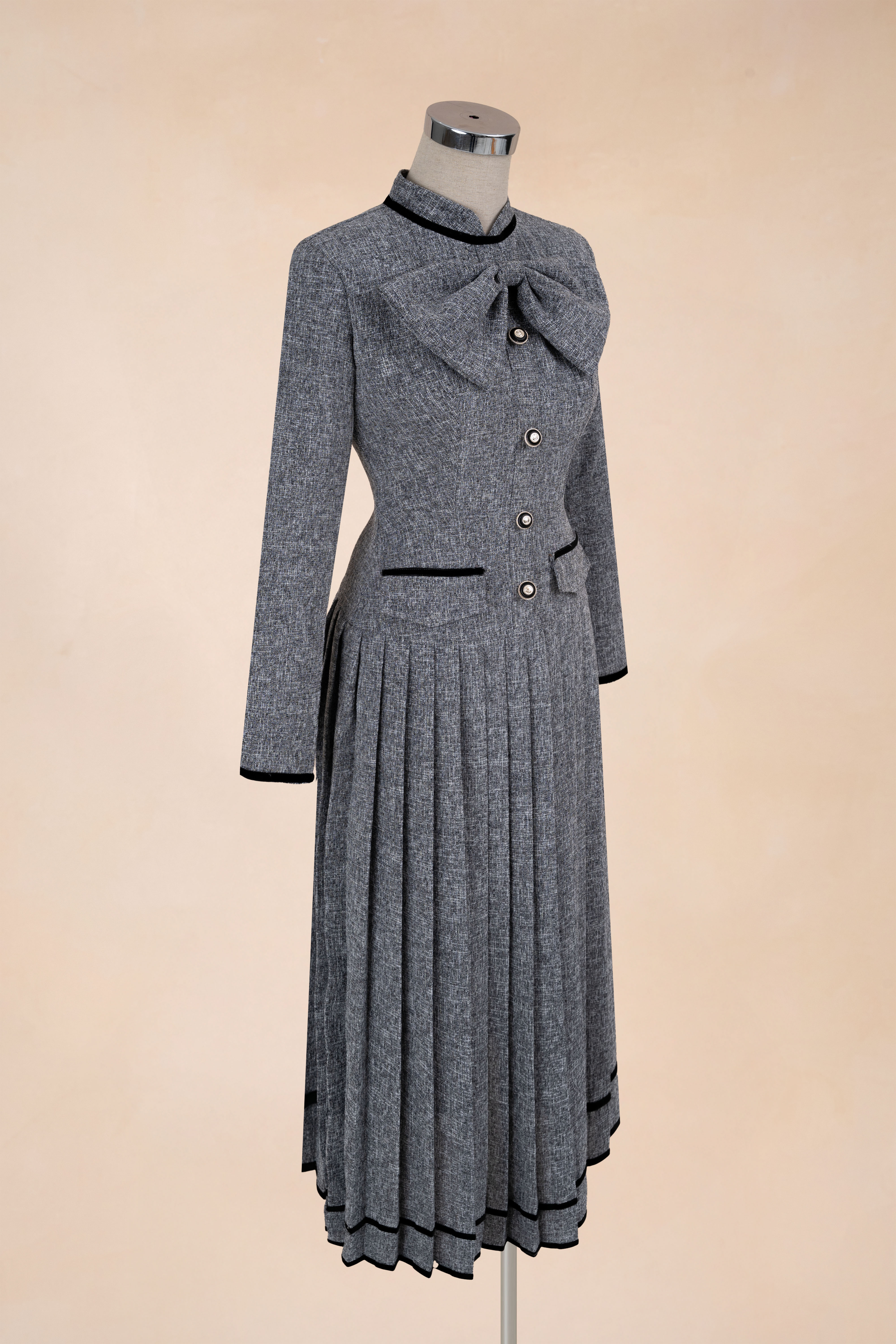 Đầm Xoè Nơ Cổ Viền Đen Tay Dài