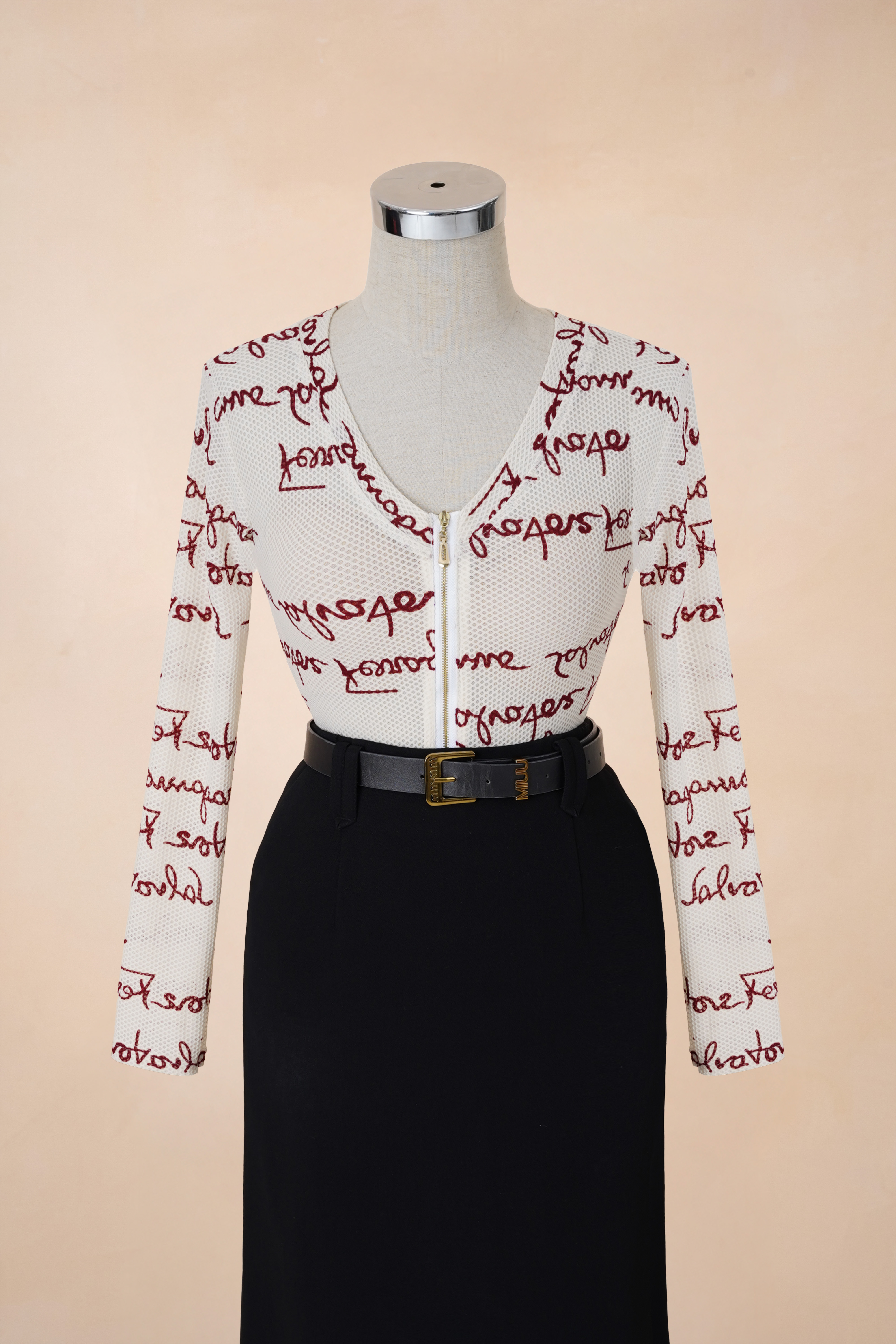 Áo Thun Hoạ Tiết Chữ Khoá Ngực