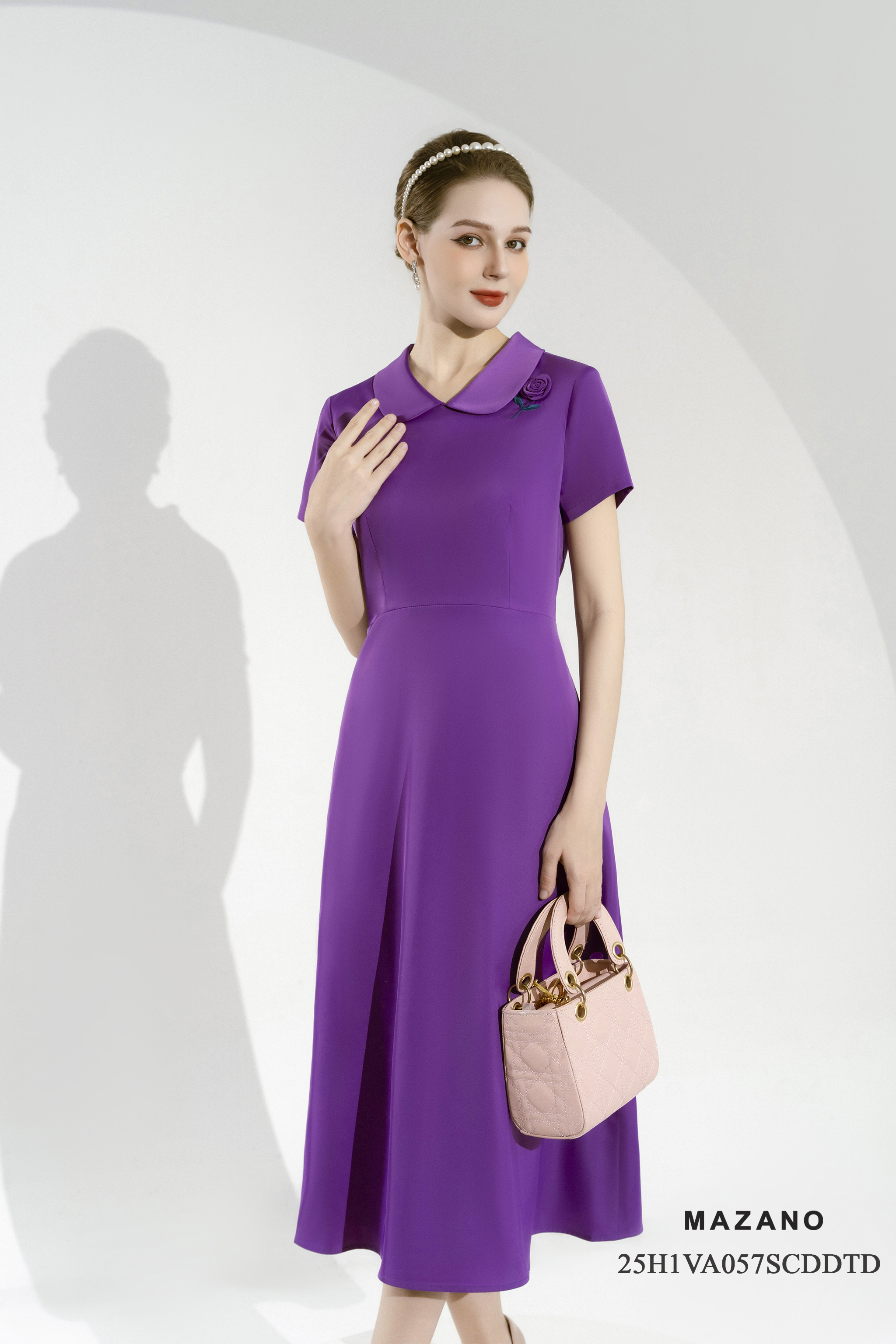 Váy Đầm Thân ôm vừa chân rủ Vải Tencel Đính hoa cuốn Cổ bẻ cách điệu tay ngắn Dài váy qua bắp chân