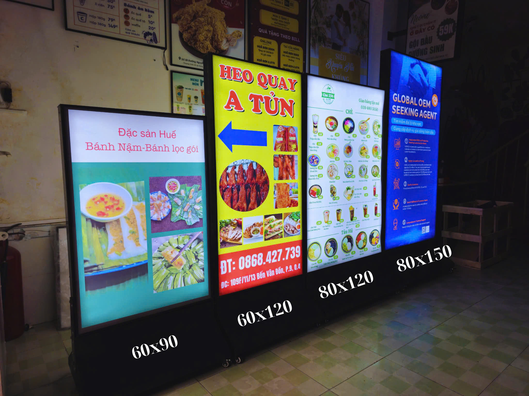 STANDEE PANO 2 MẶT CHÂN BÁNH XE