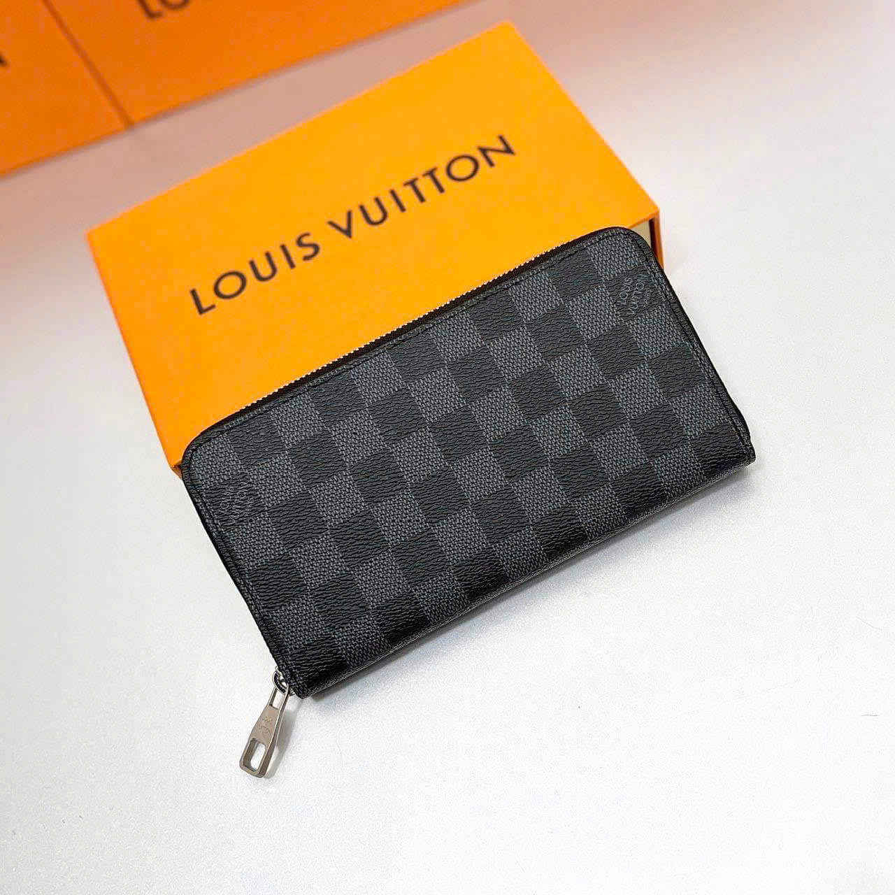 Ví nam cầm tay LV Zippy_thumbnail_4