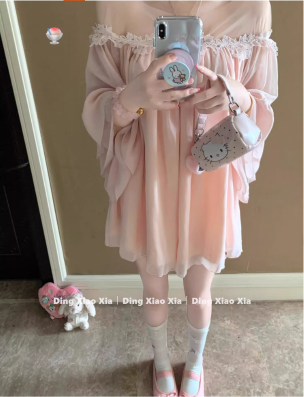 Áo Đầm Hồng Mỏng Dạng Đầm Xòe Phối Hoa_thumbnail_2