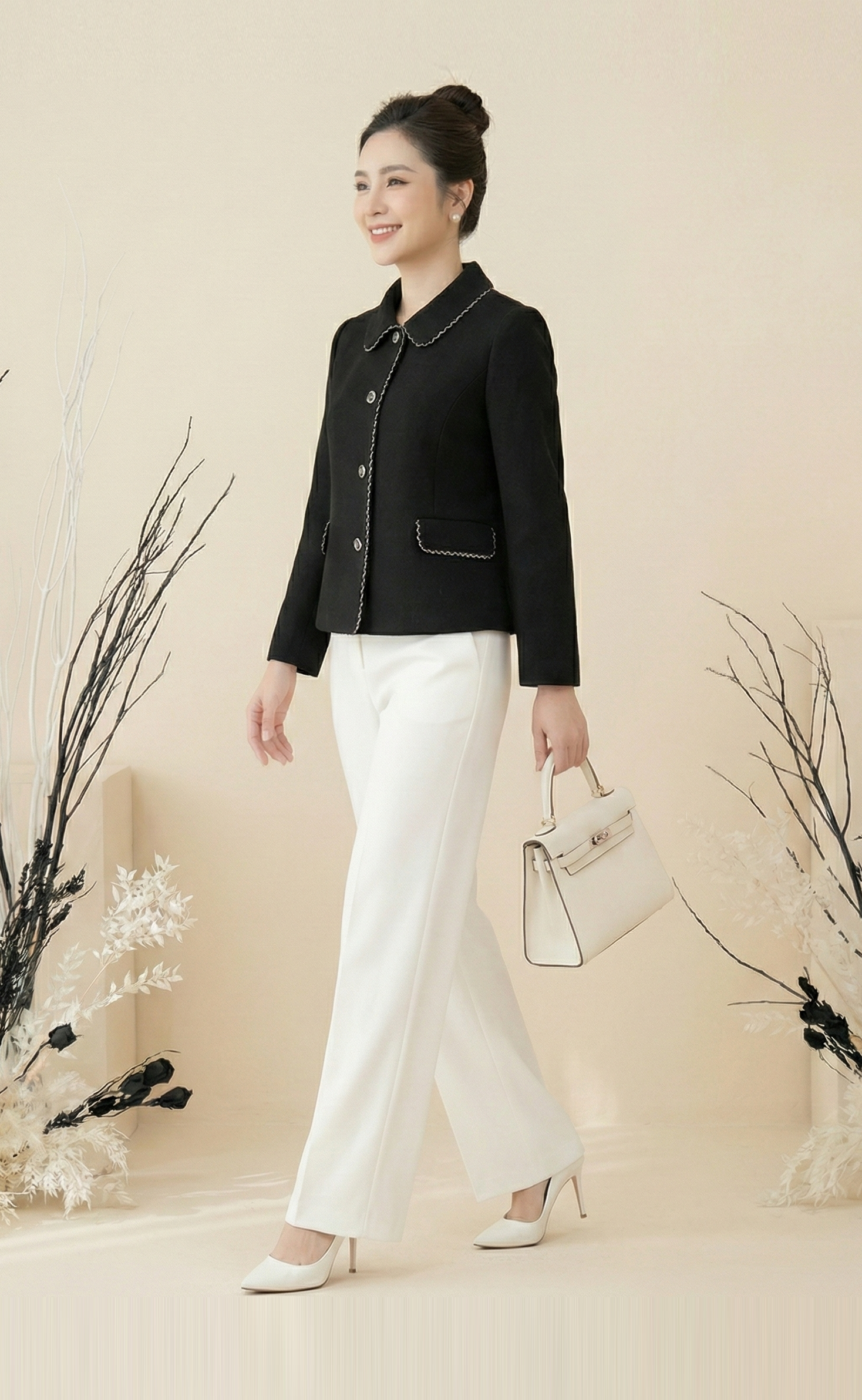 Áo khoác ngắn Suông Vải dạ đen Cổ tròn cách điệu Dài dưới eo