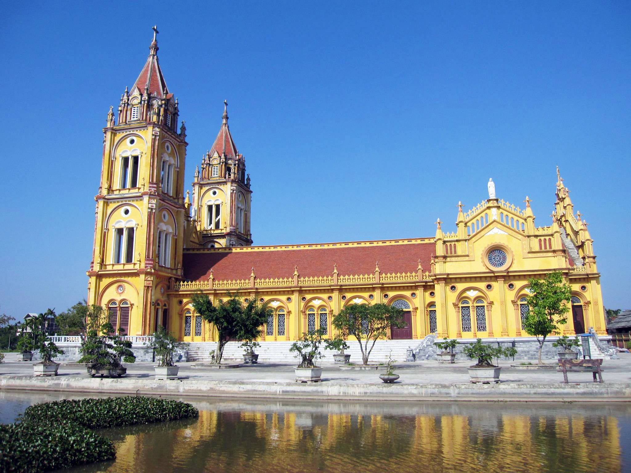 Dự án lắp đặt đèn nlmt khuôn viên nhà thờ Nam Đường - Nam Định