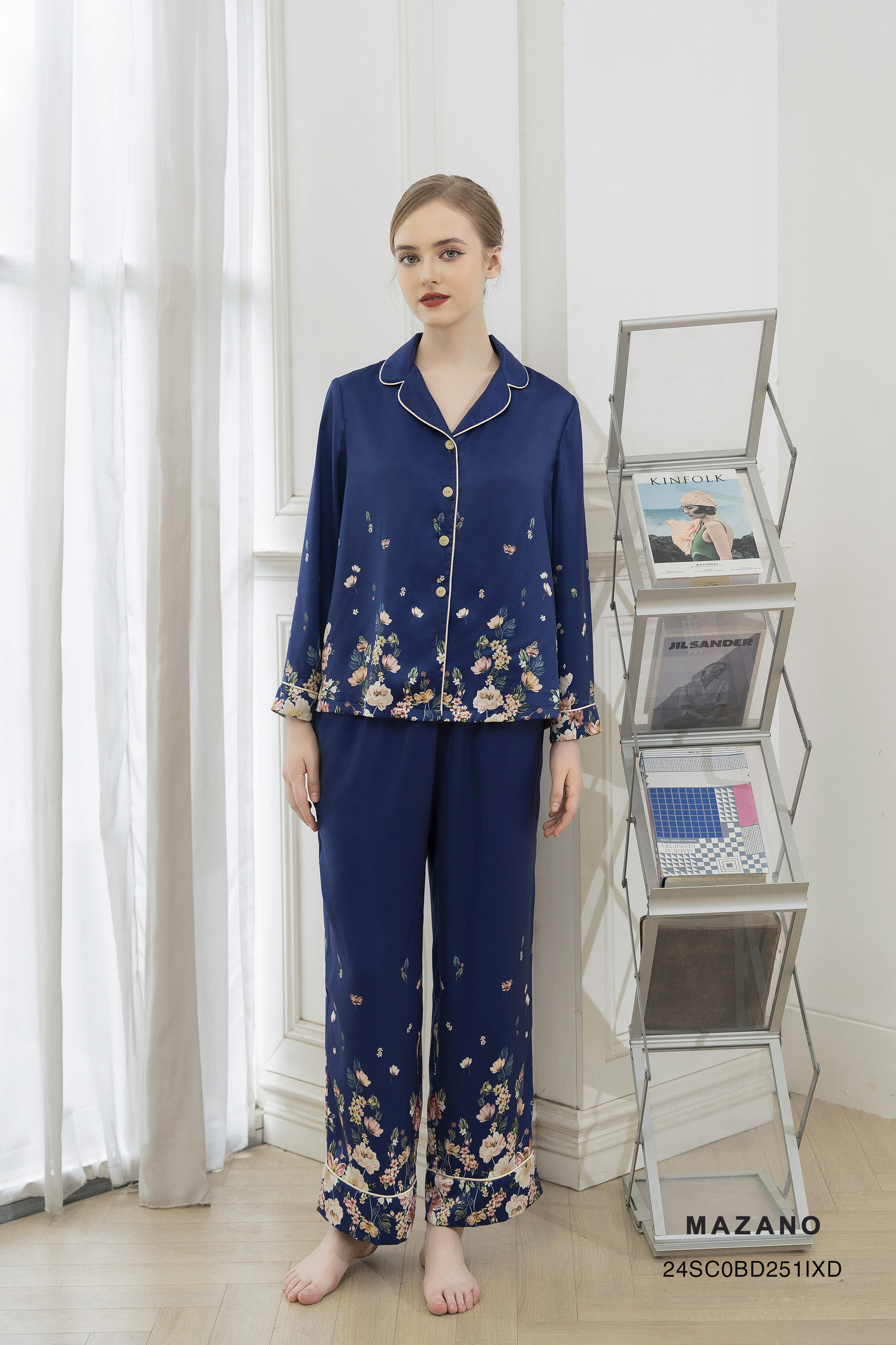 Bộ mặc nhà suông Vải lụa   Họa tiết in hoa bố cục  Cổ bẻ ve Tay dài Dài quần tới mắt cá chân