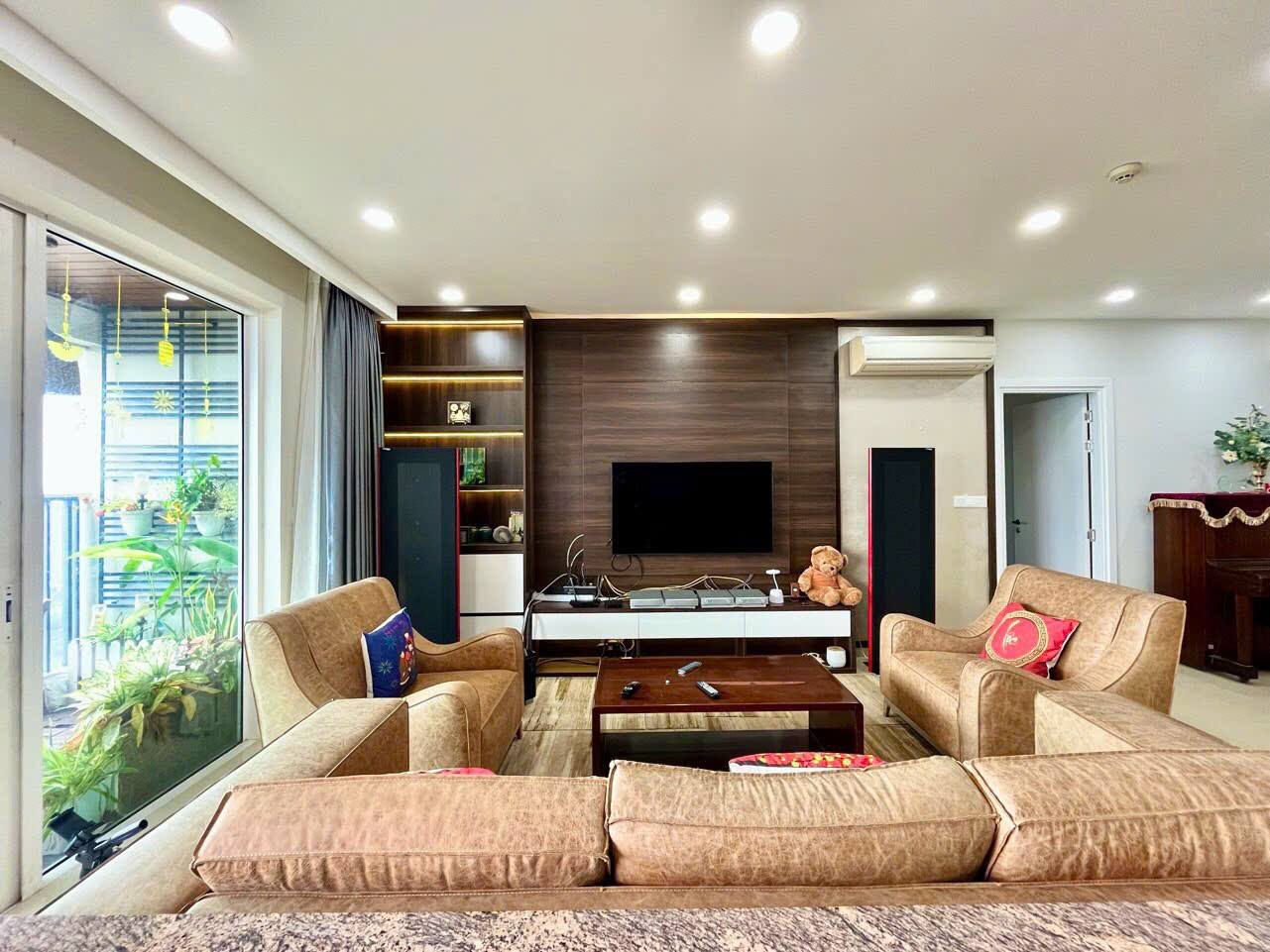 Cho thuê căn hộ Vista Verde 4PN view trực diện sông nội thất cực đẹp