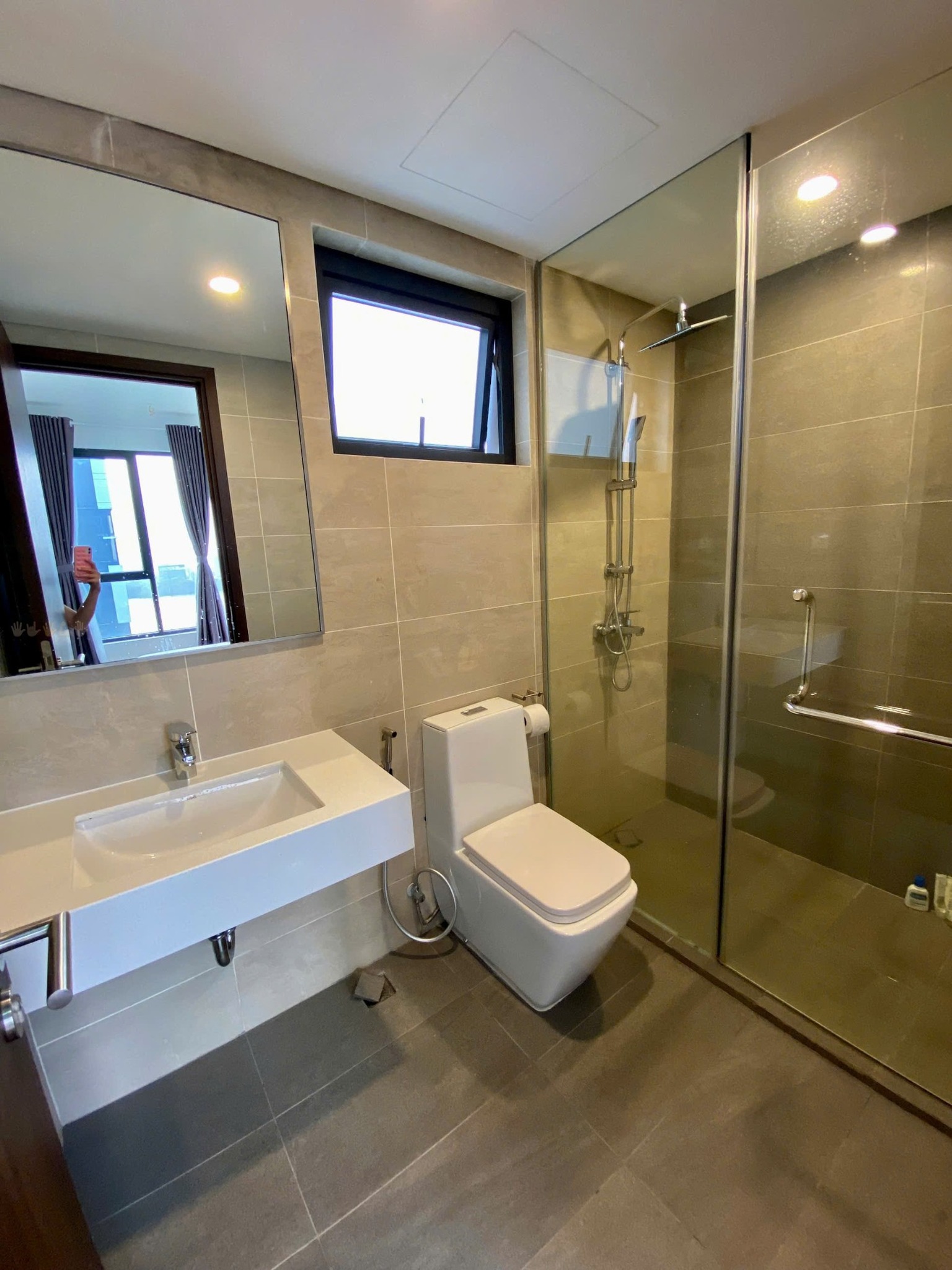 Cho thuê 2 phòng ngủ căn góc hướng Tây Nam mát mẻ_thumbnail_4