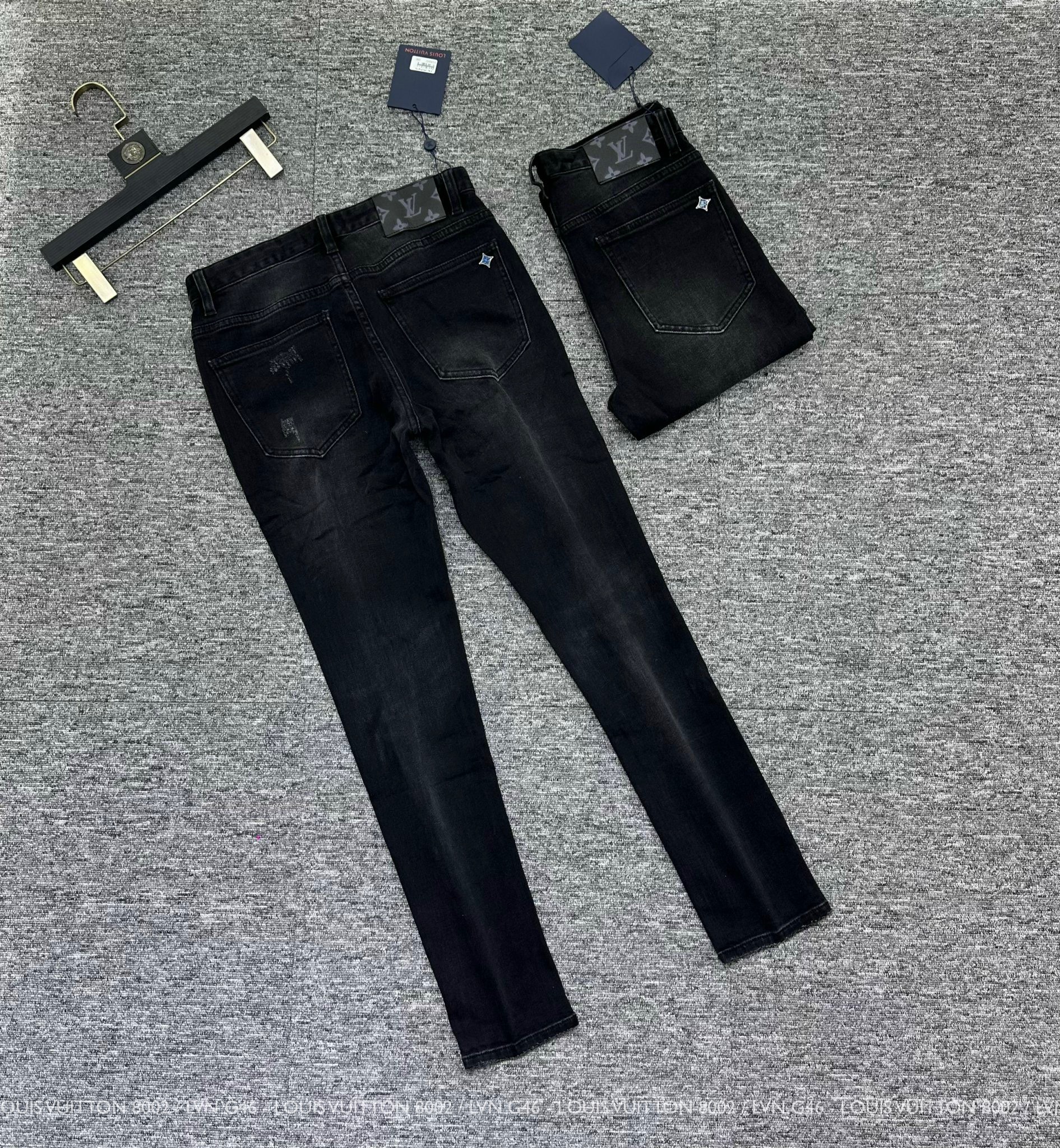 QUẦN JEANS LV ĐEN WASH NHẸ 8002