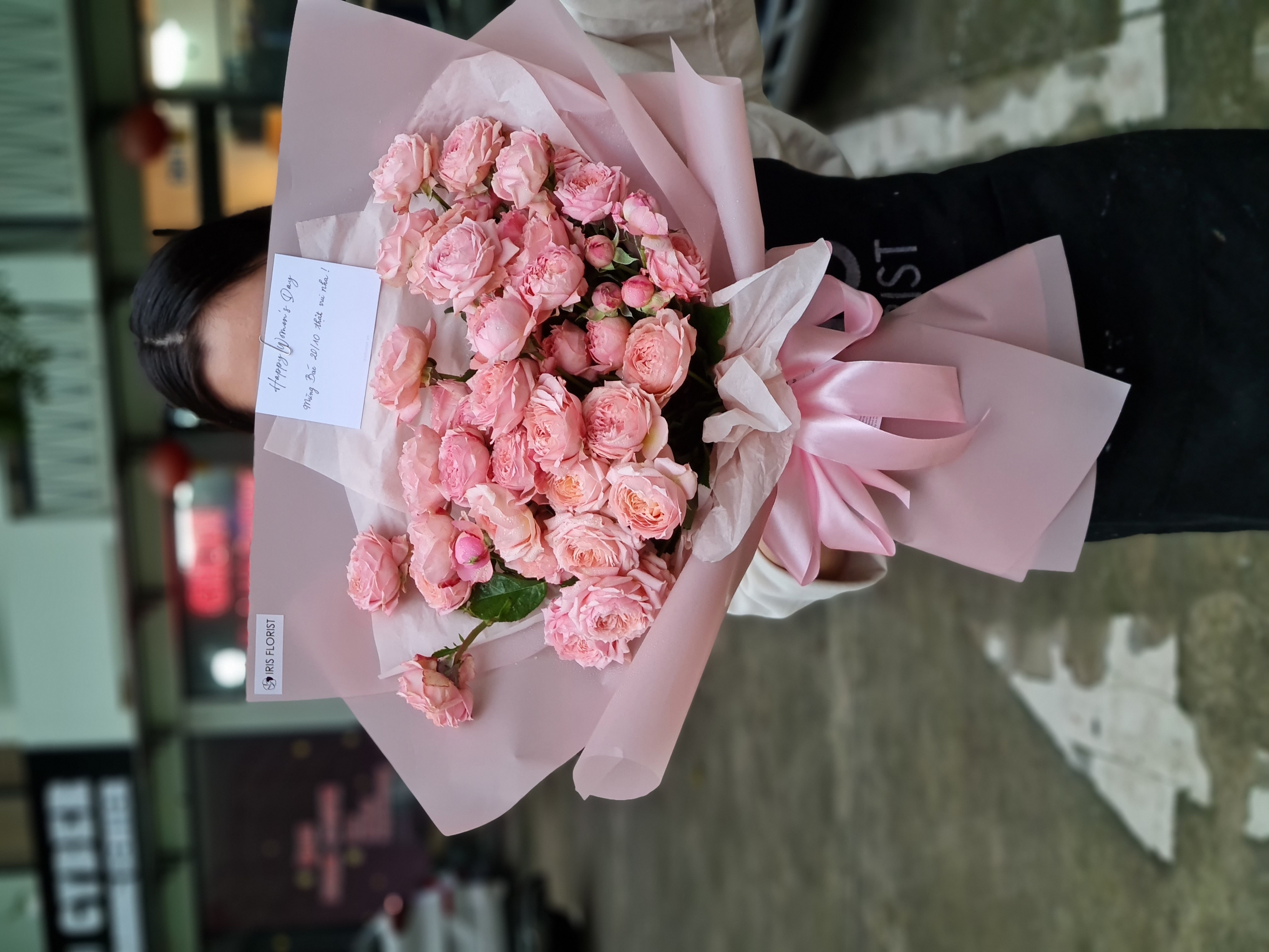 Latte Spray Roses - Bó dáng xòe Size L