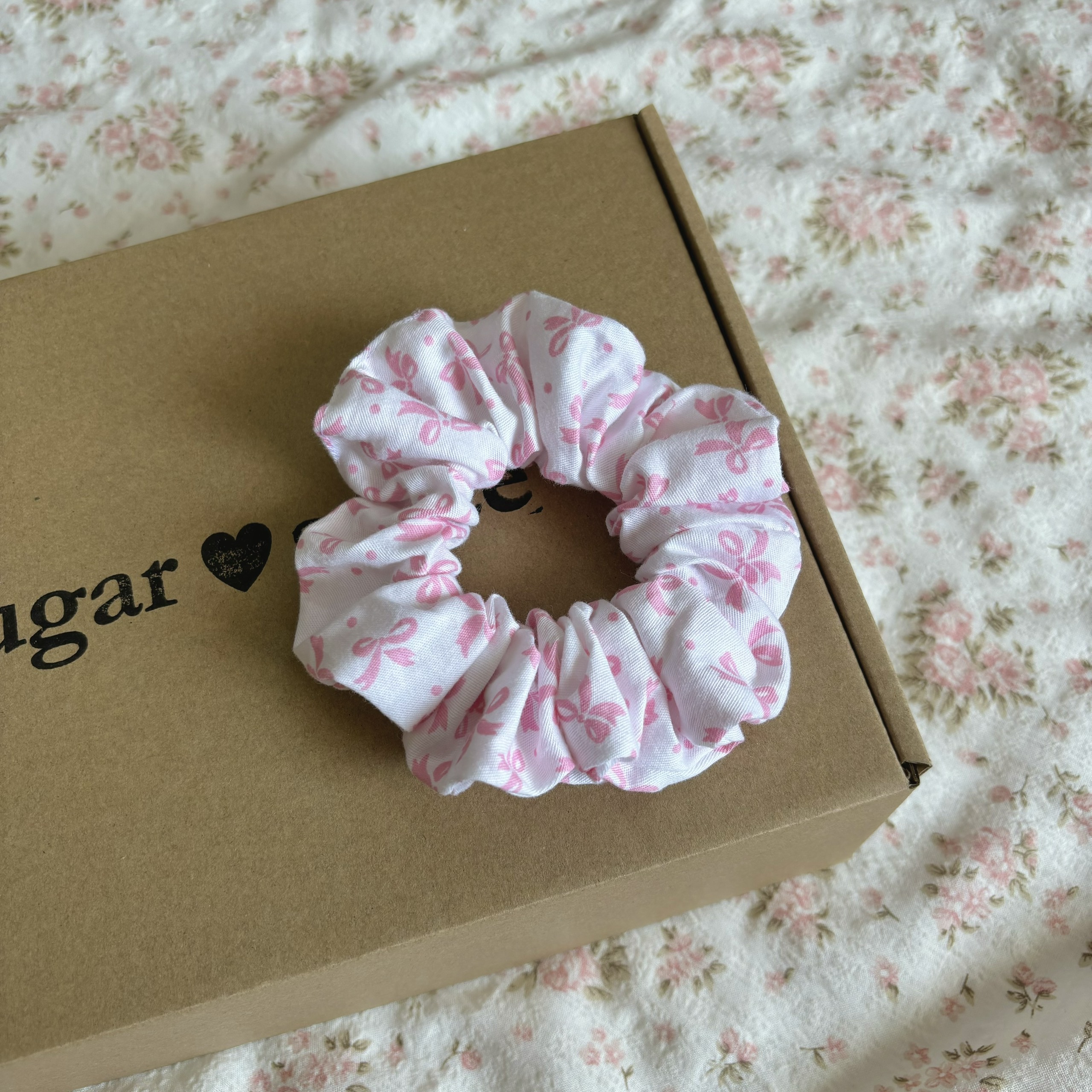 SCRUNCHIE IN RIBBON_thumbnail_1