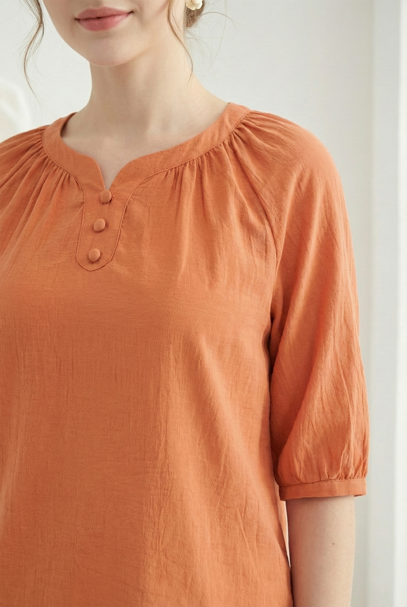 Áo tunic vải pha linen màu cam sữa dáng suông cổ cách điệu thiết kế MAZANO 1HB2SAS050CA_thumbnail_5