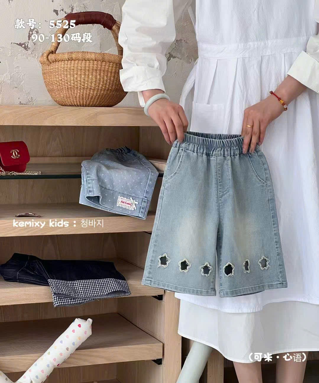 (Q31) Quần bò mềm ống xuống họa tiết hoa ở gấu quần thời trang bé gái 2025_thumbnail_0