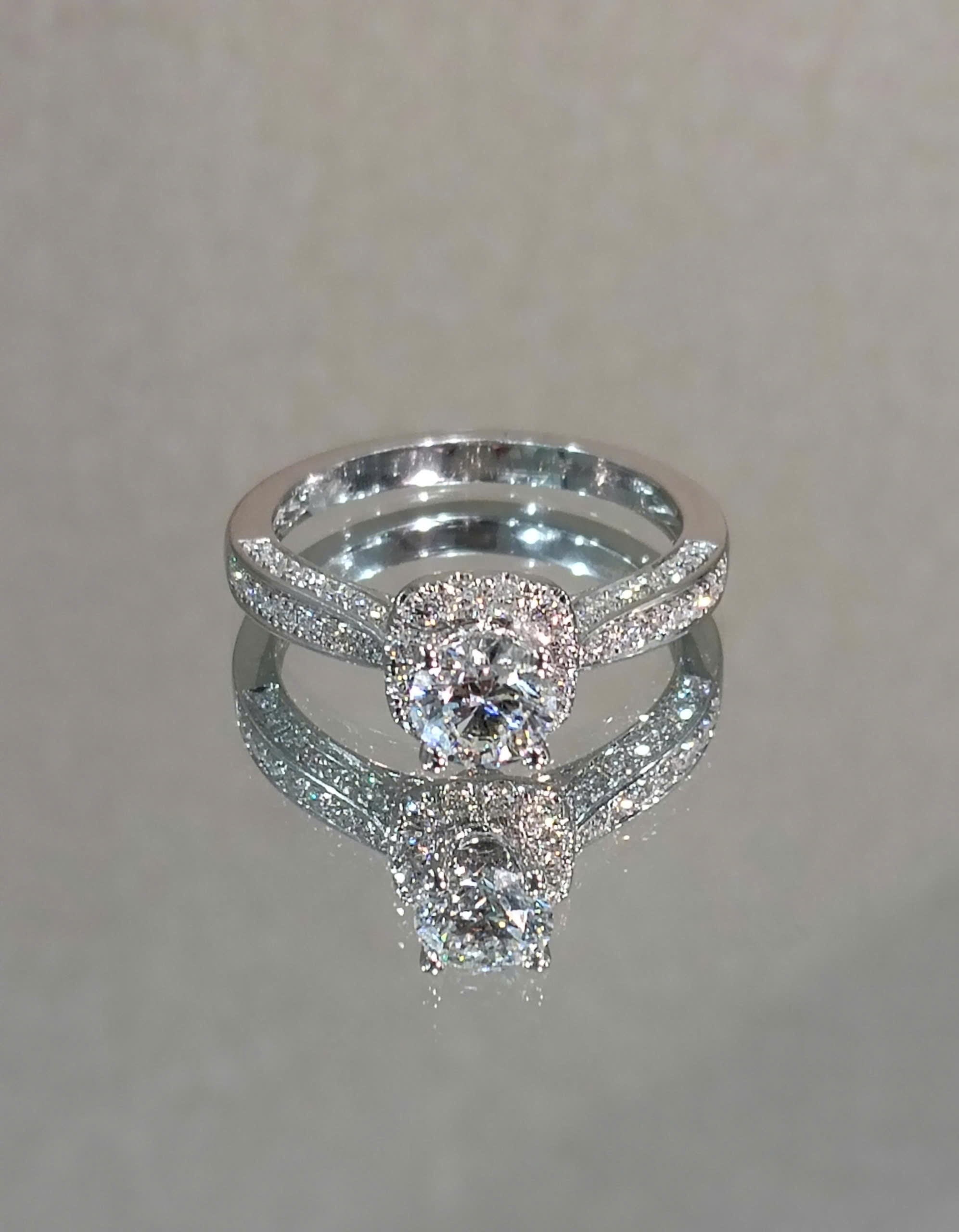 Nhẫn Chủ 5Ly D VS1