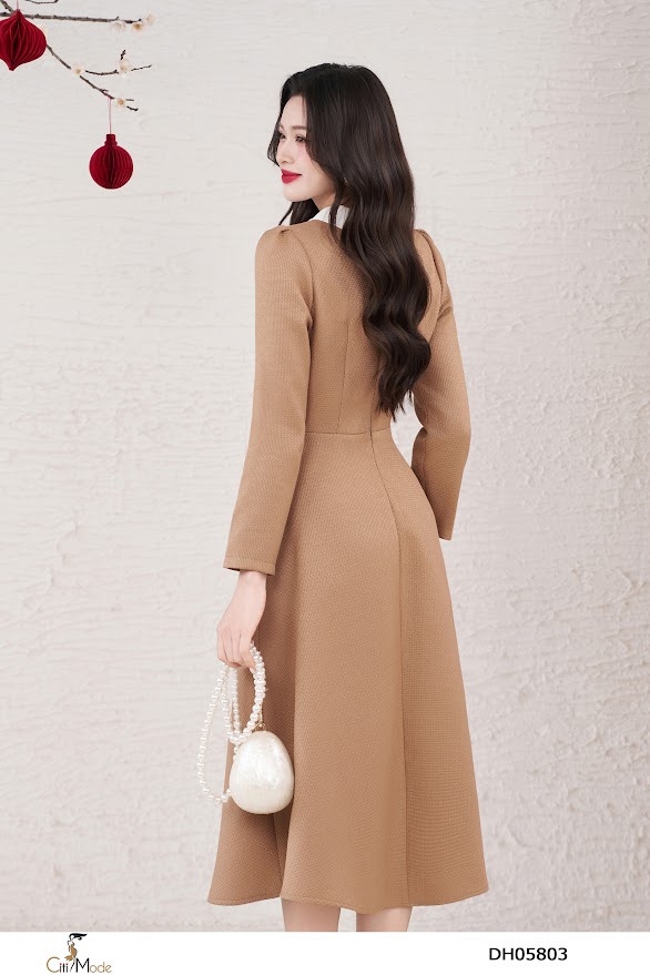 Đầm xòe dạ gạo nâu phối cổ trắng tay dài