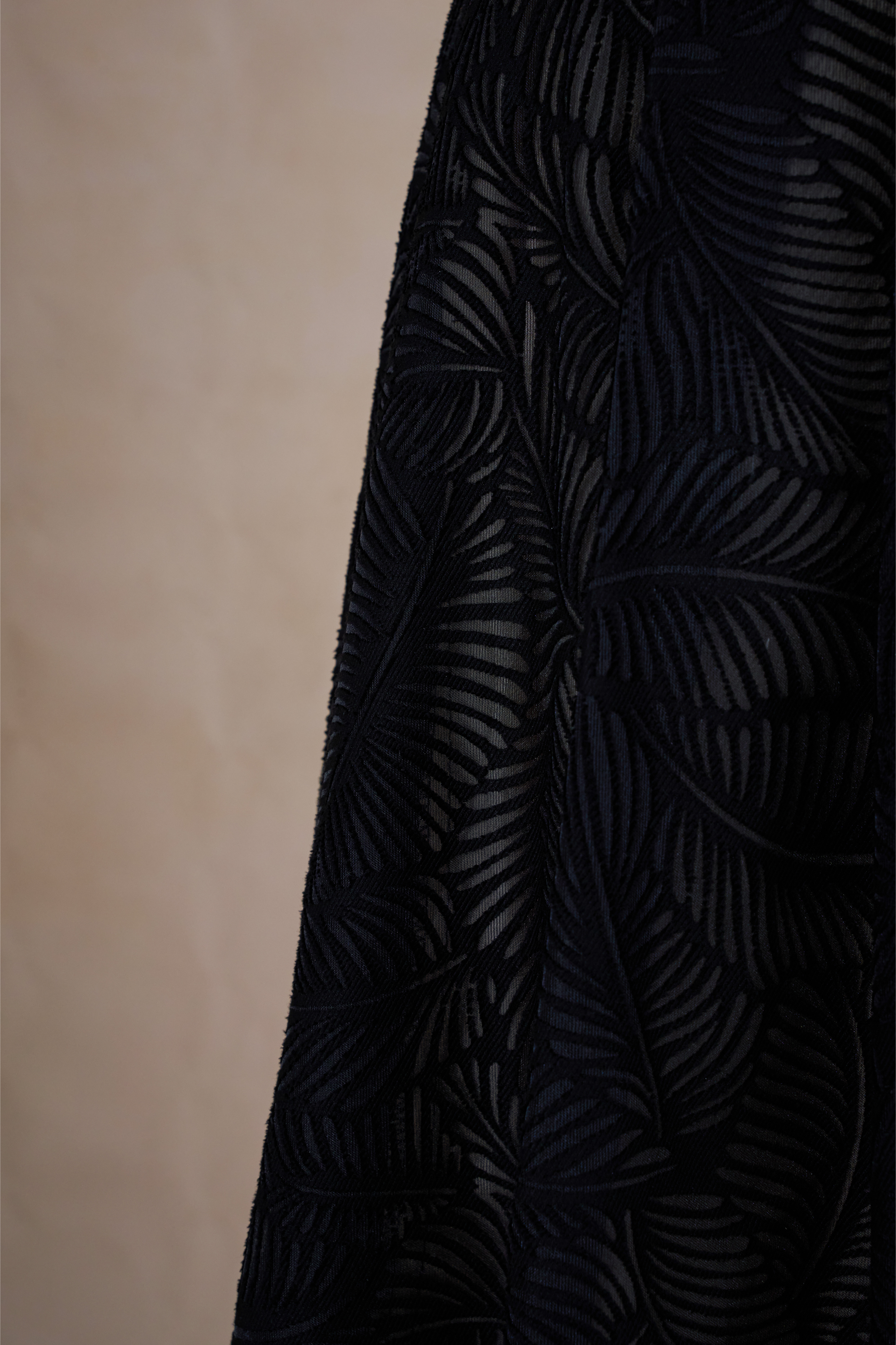 Đầm Xòe Cổ V Ren Nổi_thumbnail_2