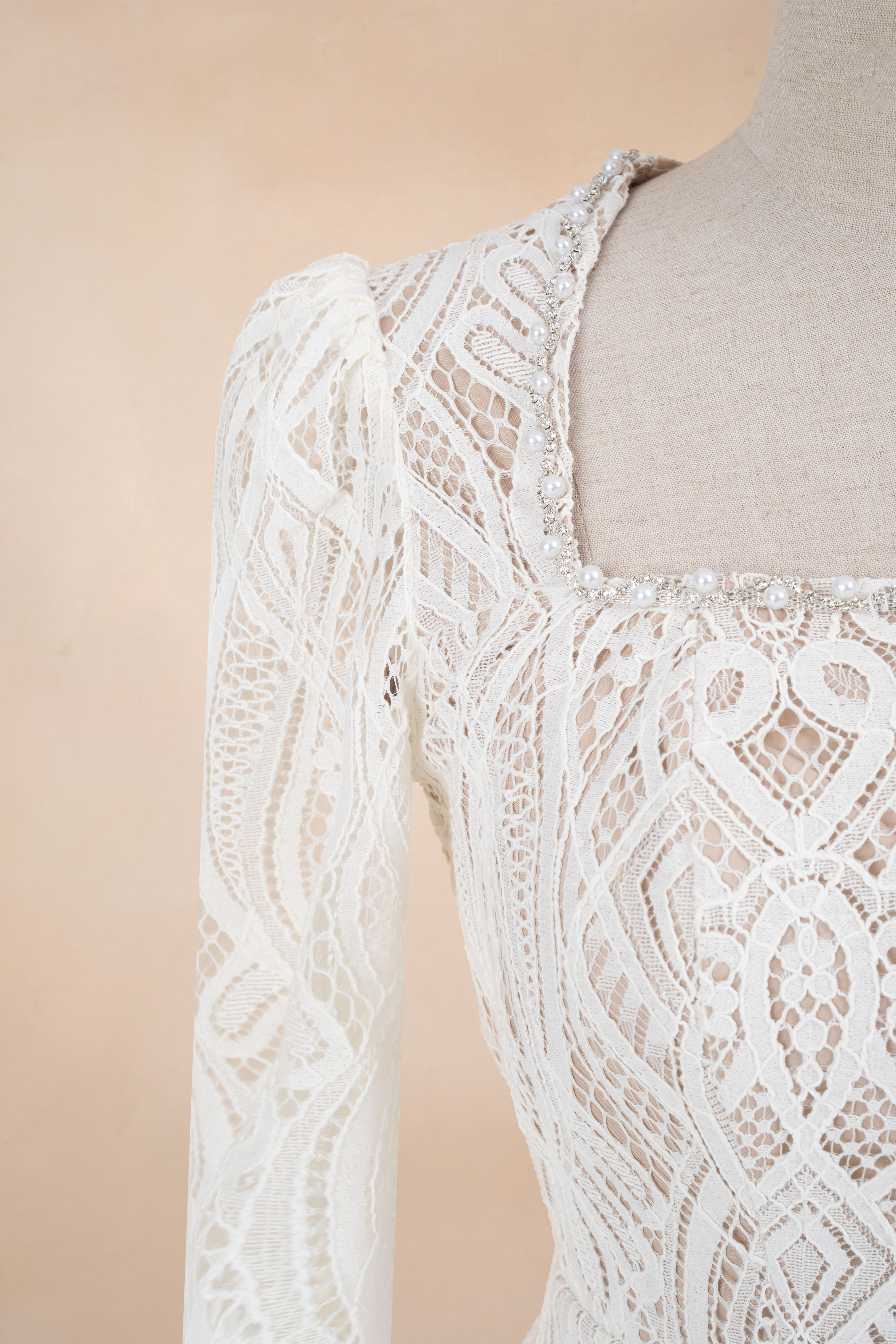 Đầm Bút Chì Cổ Vuông Viền Đá_thumbnail_3