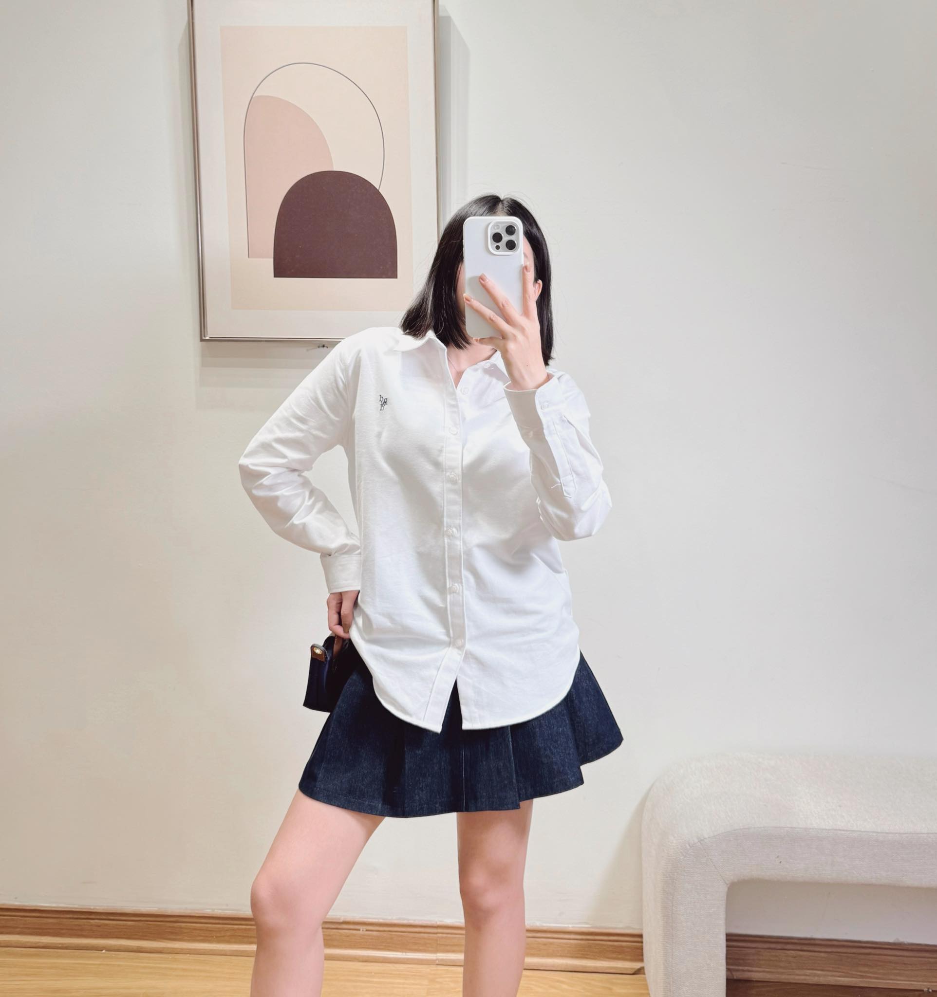 E183 SƠ MI TRẮNG THÊU CHỮ DEPOUND