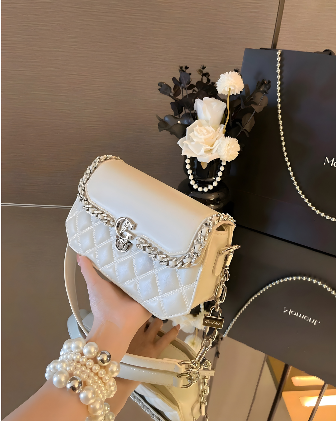 Túi xách nữ UHE_2524 ELY – đeo vai da chần ô, viền quấn bạc, khóa sang trọng – Đen/Trắng_thumbnail_11