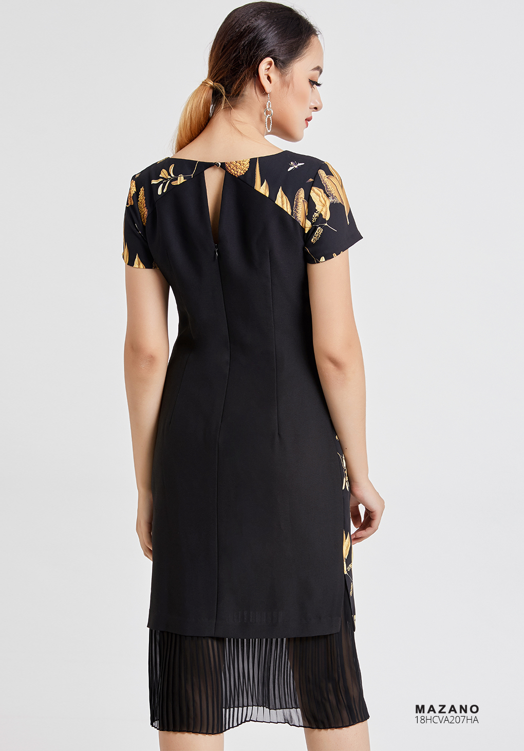 Váy đen họa tiết phối dập nhăn_thumbnail_1