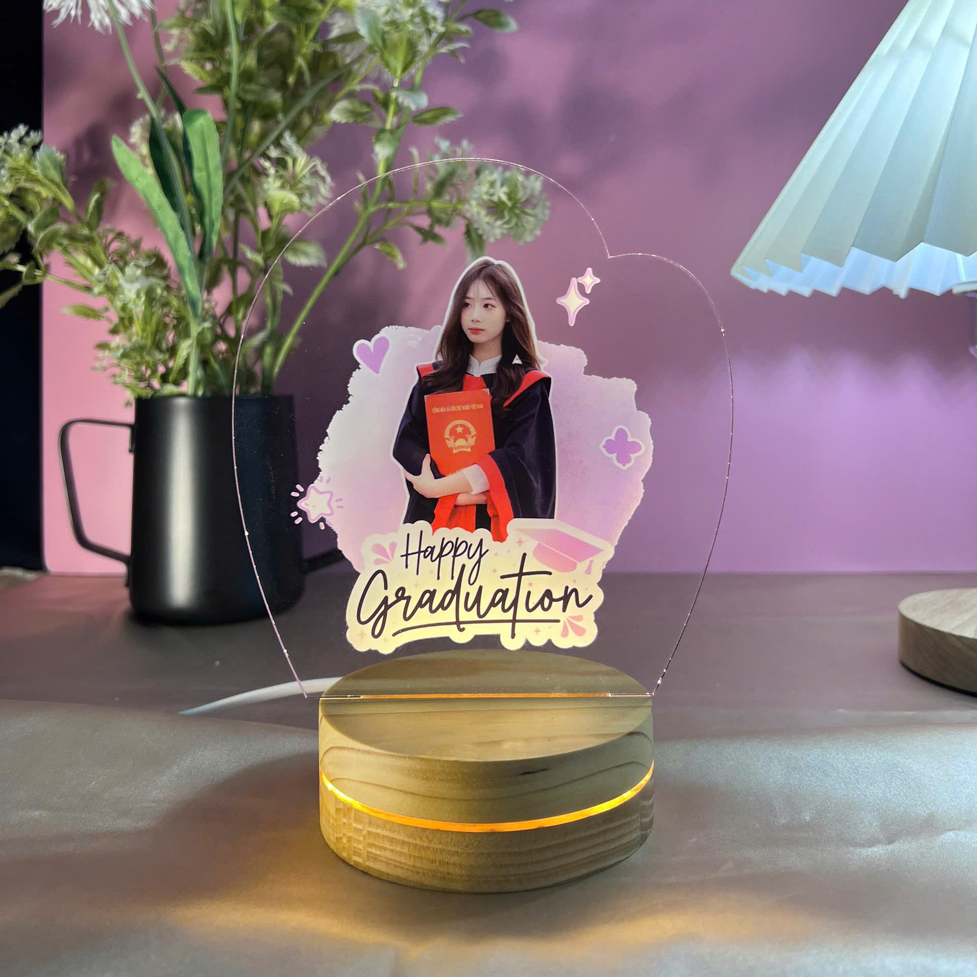 Đèn LED 3D in ảnh cá nhân hóa – Quà tốt nghiệp độc đáo, lưu giữ kỷ niệm ý nghĩa ngày ra trường dành cho bạn bè, người thân yêu