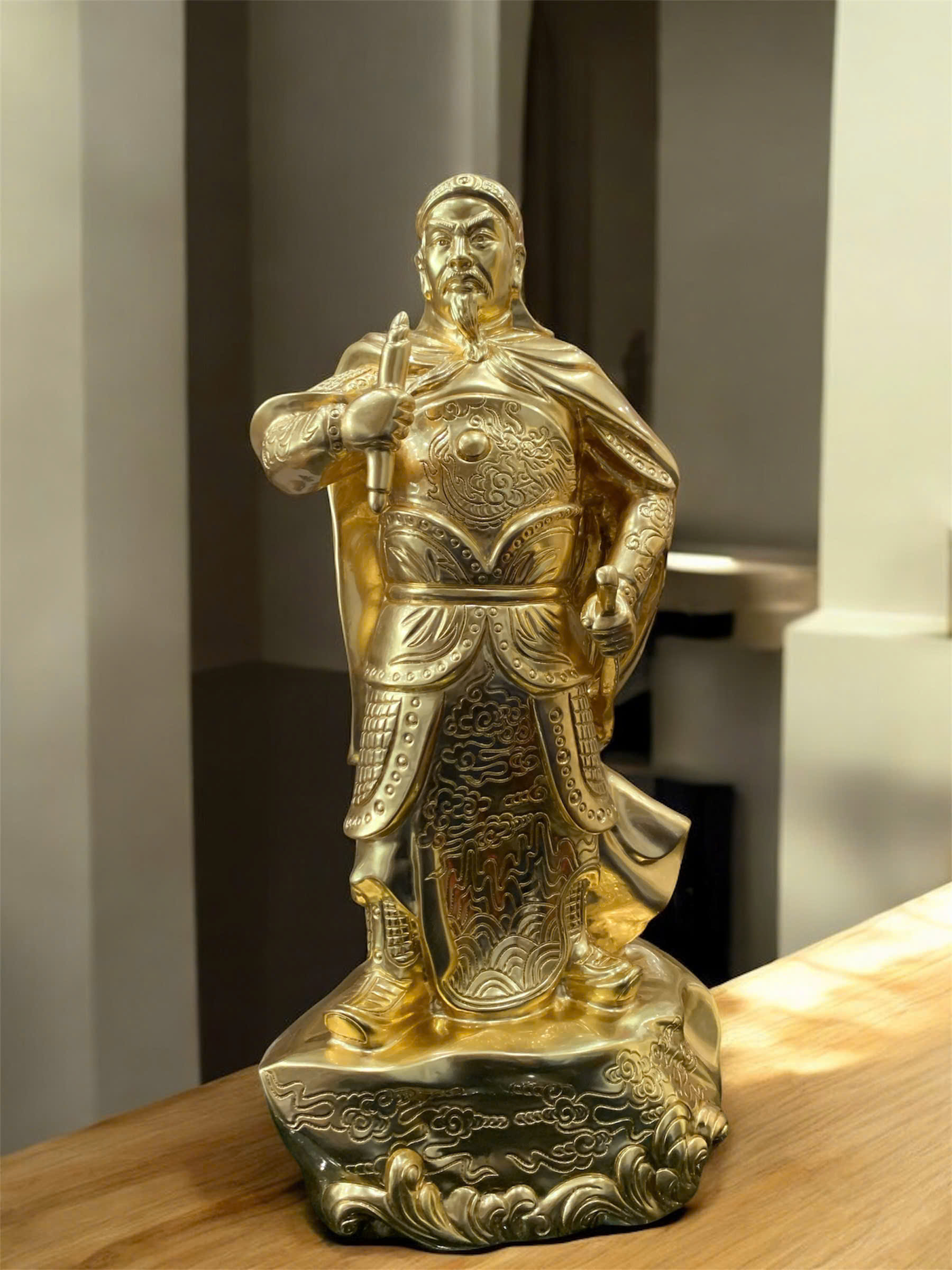 Tượng trần hưng đạo bằng đồng dát vàng 9999 