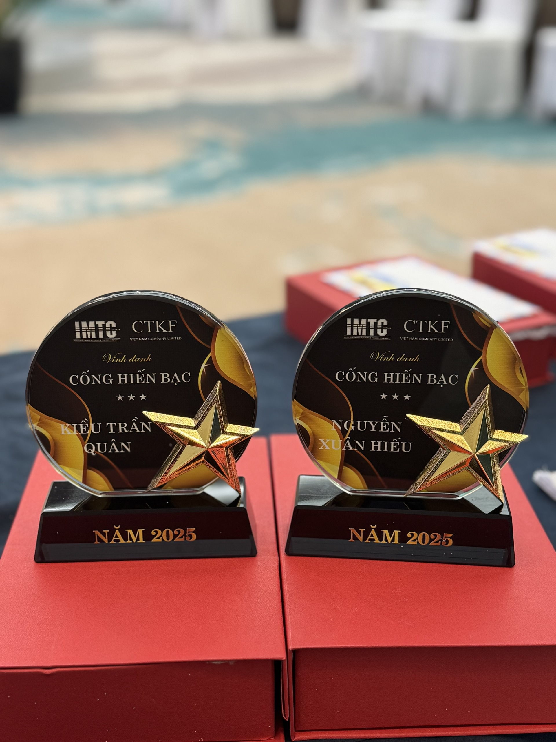 Cúp vinh danh hình tròn gắn ngôi sao_thumbnail_1