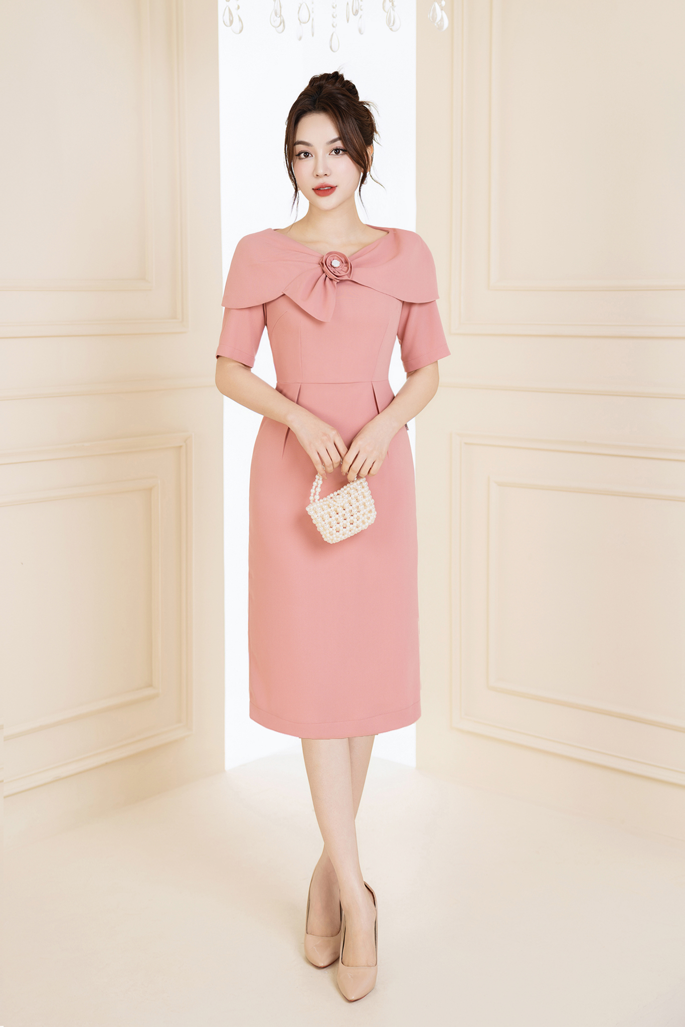 Đầm ôm hồng chờm vai cổ đính hoa_thumbnail_2