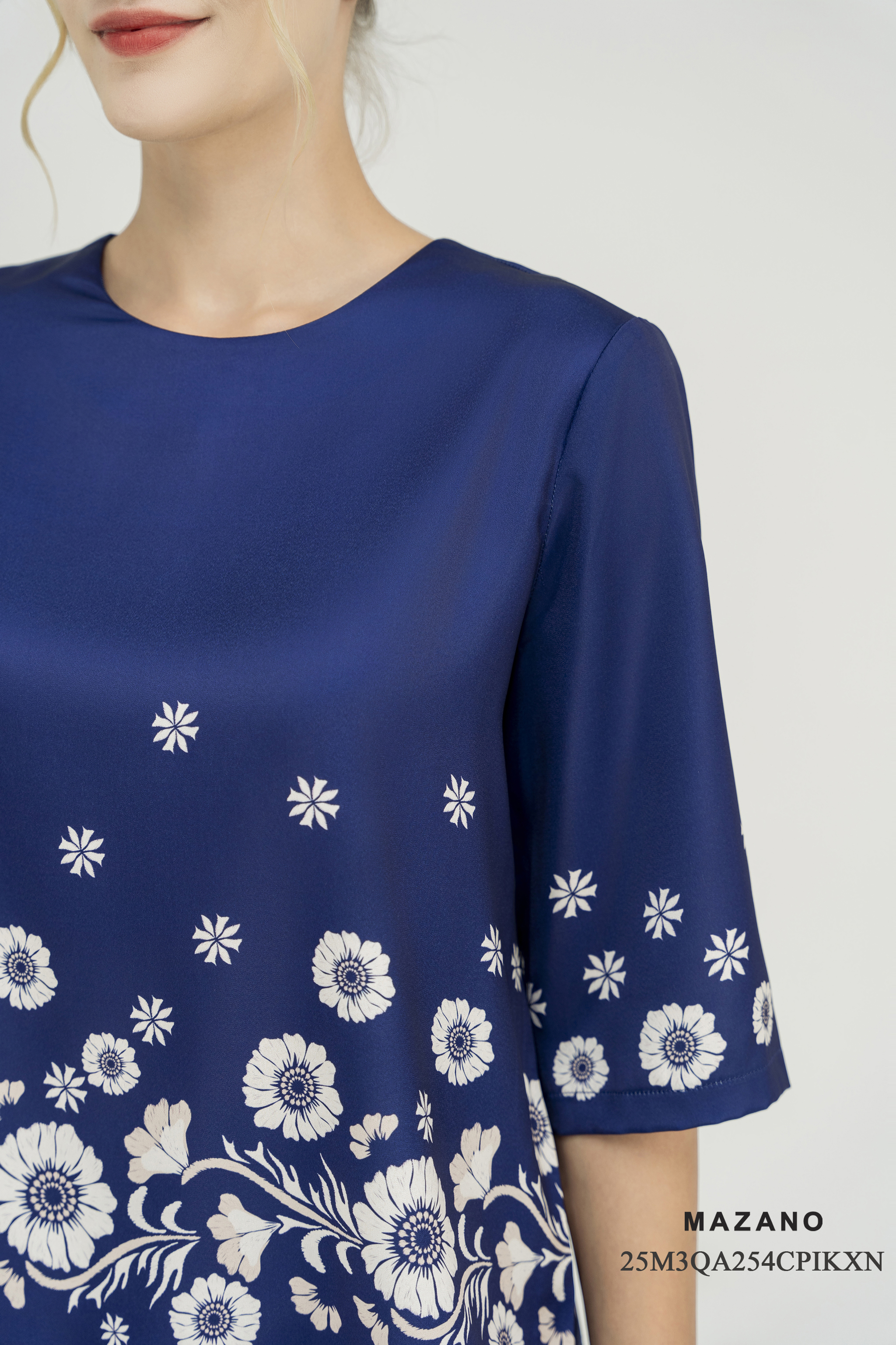 Bộ Quần và Áo suông Vải lụa Họa tiết in hoa bố cục  Cổ tròn Tay ngăn Dài quần tới mắt cá chân