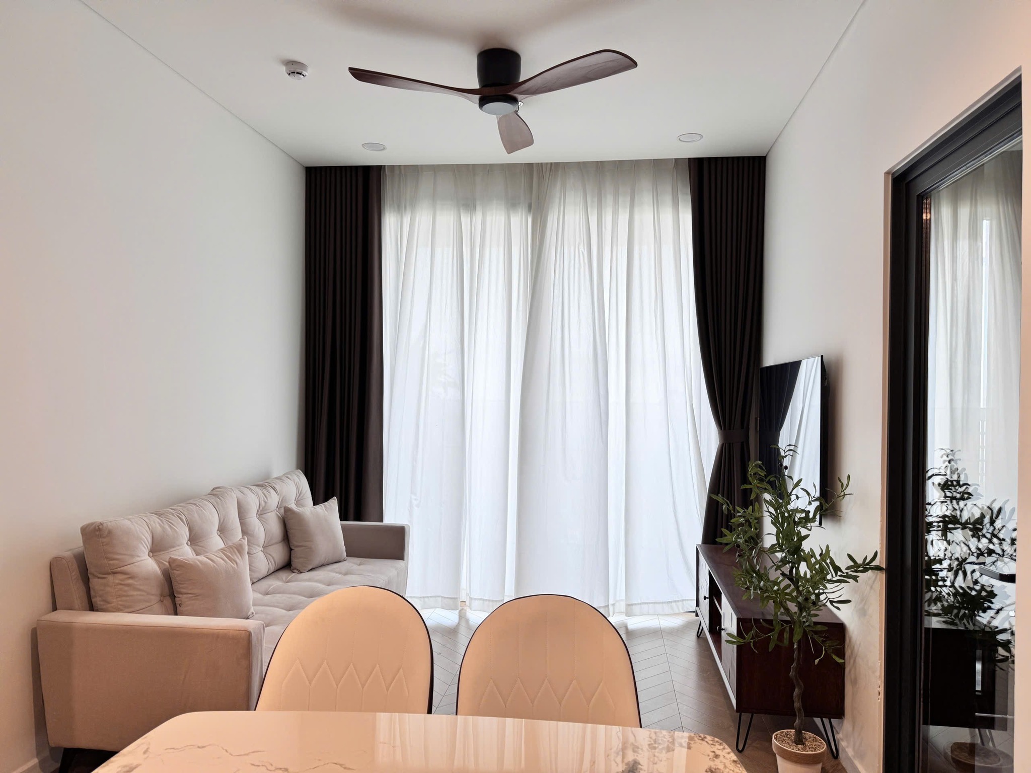 CẦN CHO THUÊ CĂN HỘ CAO CẤP 2PN FULL NỘI THẤT - TÒA EAST, DỰ ÁN LUMIÈRE RIVERSIDE