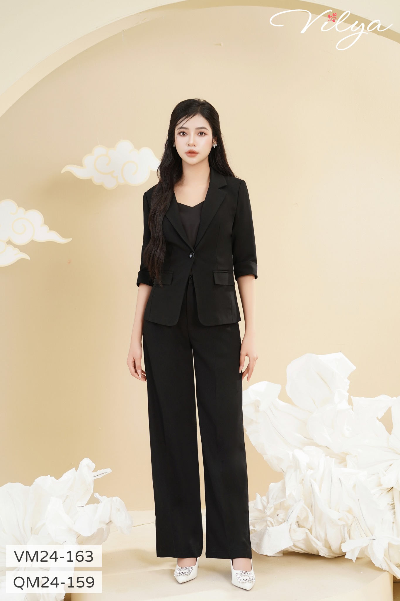 Áo vest VM24-163 chất vải trượt nhật dày dặn, bên trong có lót lụa mịn, không nóng bí, nhăn nhàu