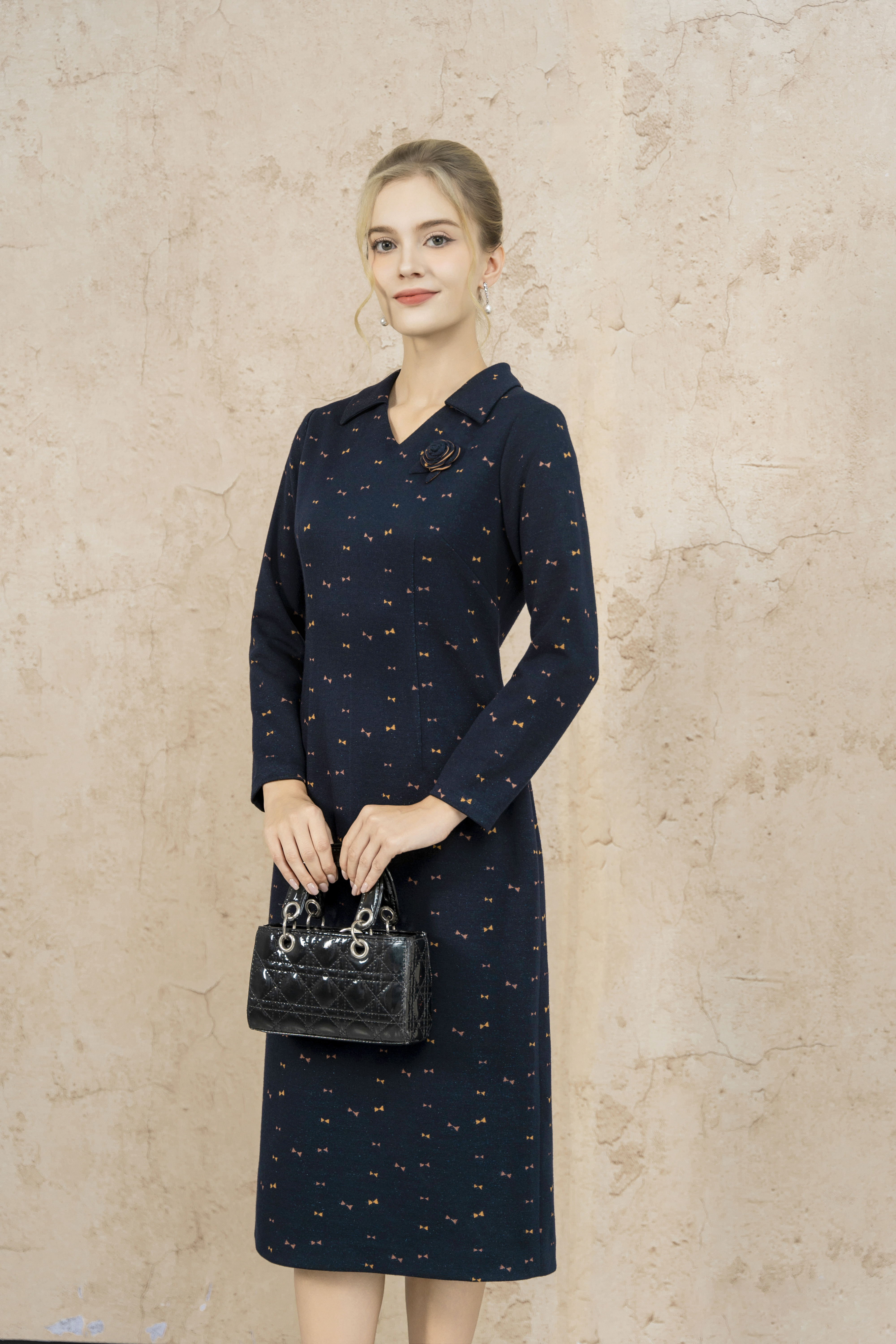 Váy Đầm Ôm Vải dạ len Họa tiết nhí Cổ bẻ có lá cổ Tay dài Dài qua bắp chân_thumbnail_2