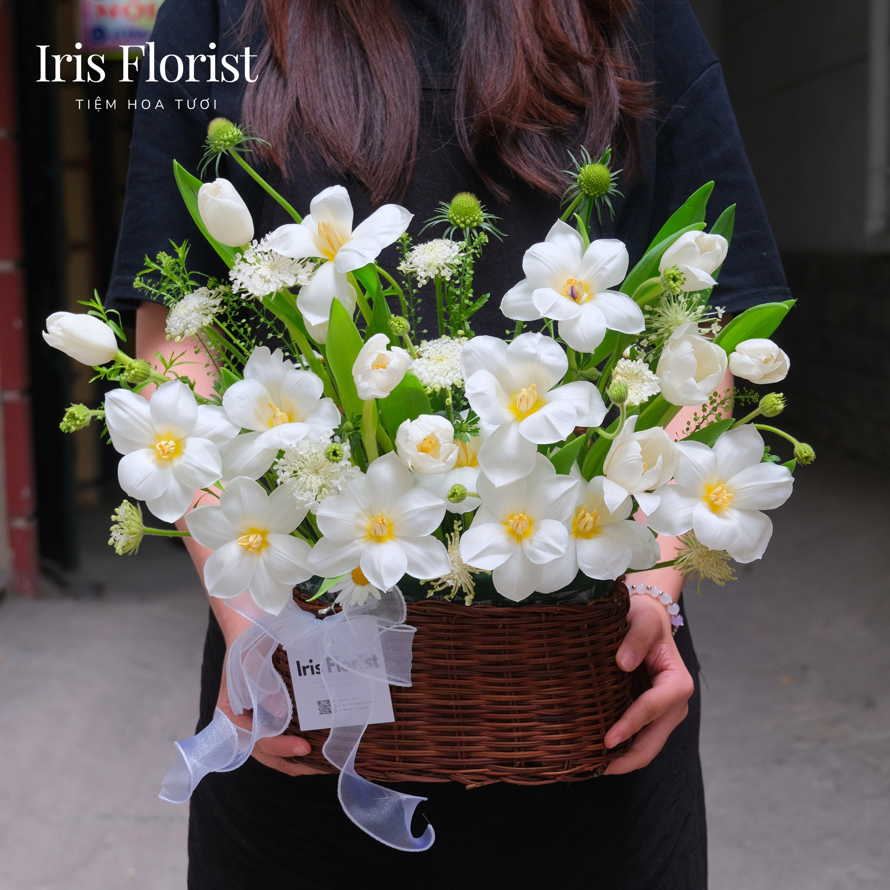 Giỏ hoa Tulip trắng mix hoa phụ_thumbnail_2