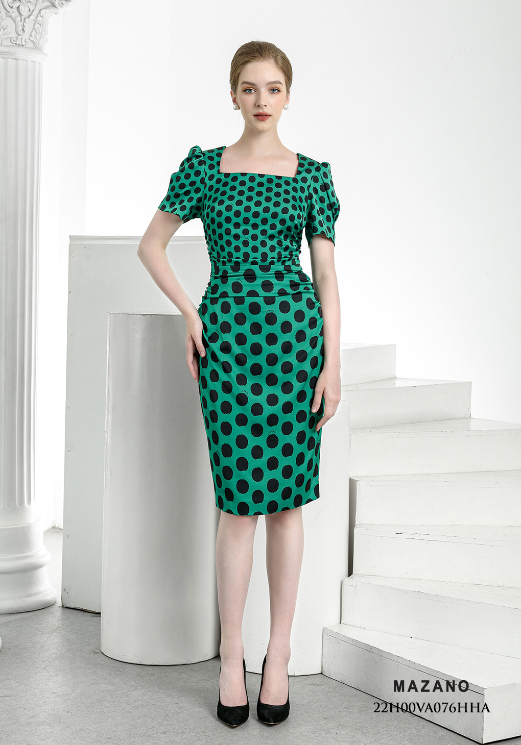 Đầm xanh họa tiết chấm bi cổ vuông_thumbnail_3