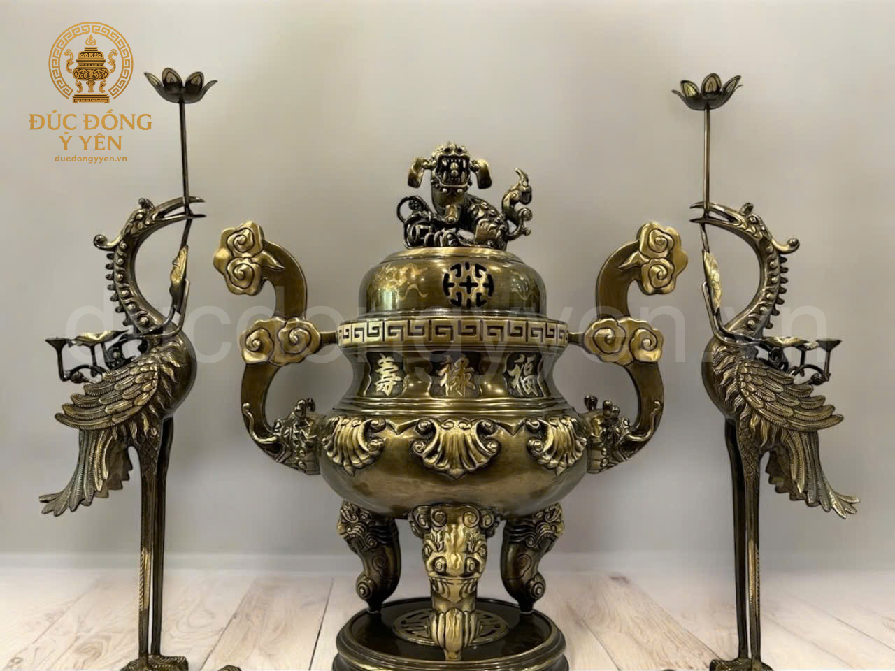 Bộ đỉnh thờ tam sự hoa văn sòi đúc đồng vàng thau làm màu giả cổ 