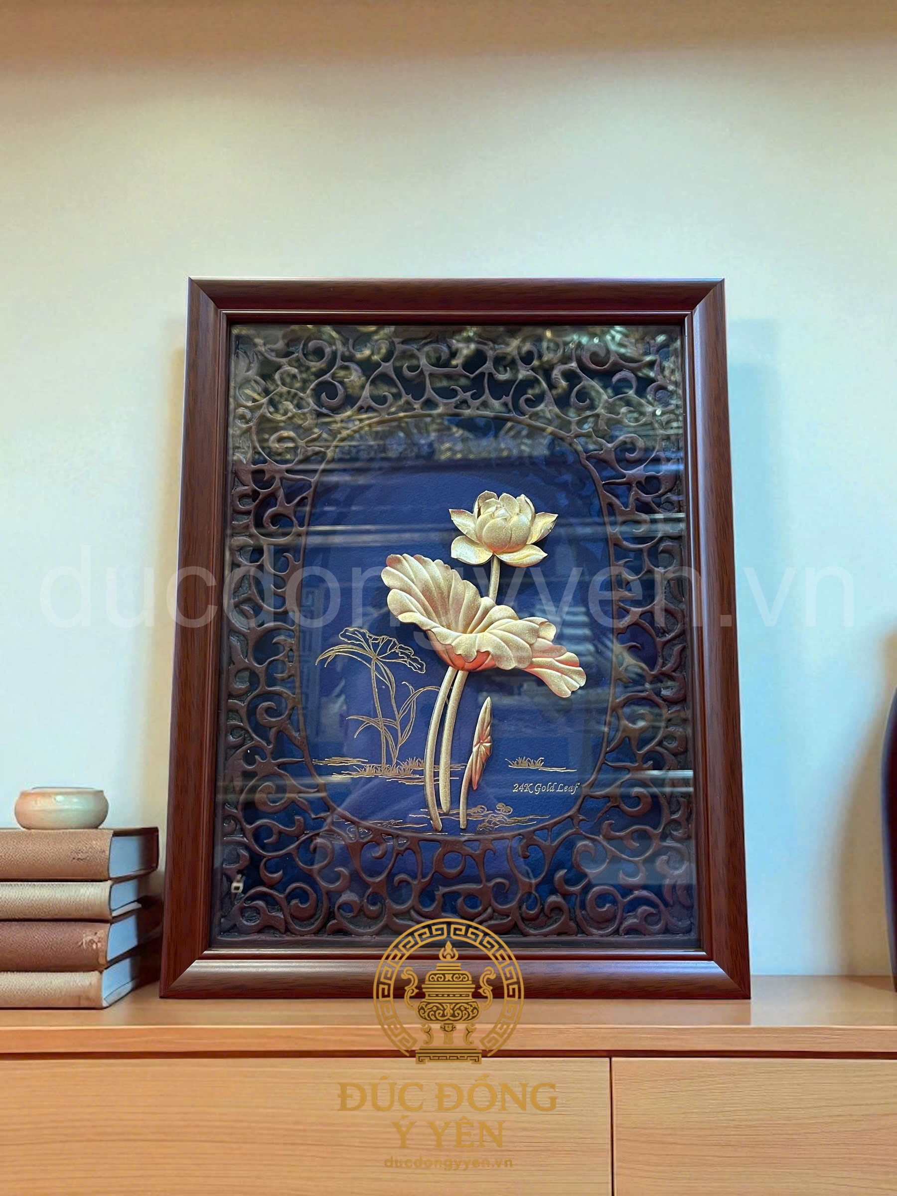 Tranh hoa sen mạ vàng 24k KT 32X 25 CM