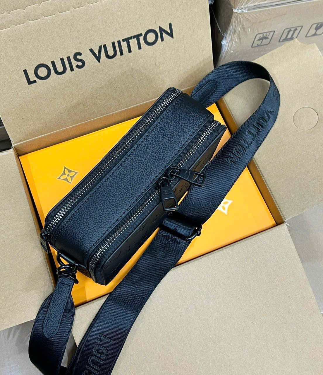 Túi đeo chéo nam LV Nano Alpha Black Monogram Shadow_thumbnail_2