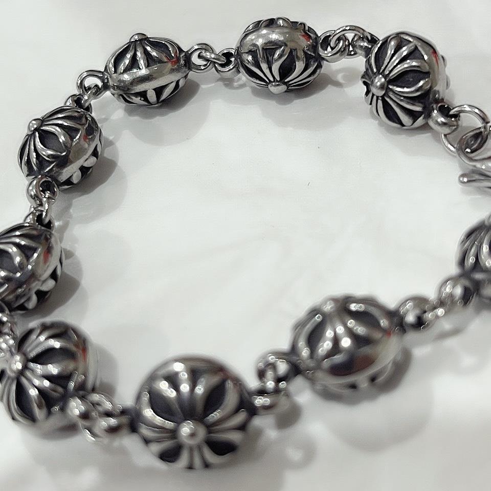 vòng tay titan charm cầu tròn chrome heart._thumbnail_2