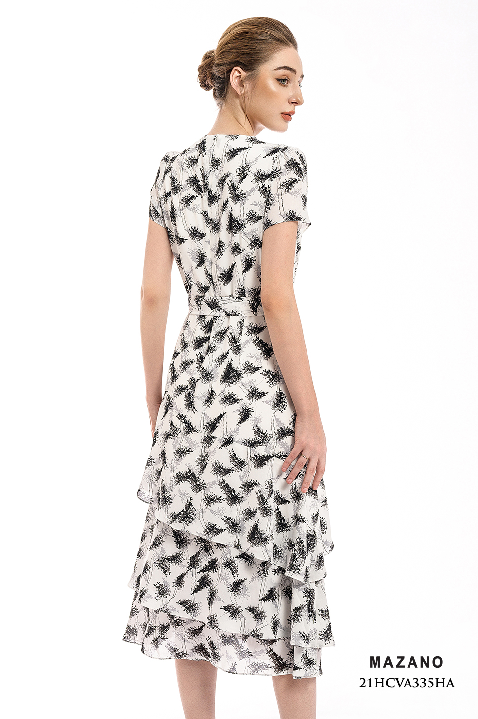 Đầm nền trắng họa tiết cách điệu gấu 3 tầng bèo_thumbnail_4