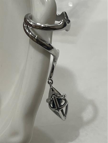 khuyên kẹp vành không cần lỗ thiết kế niche charm rơi tai phải.